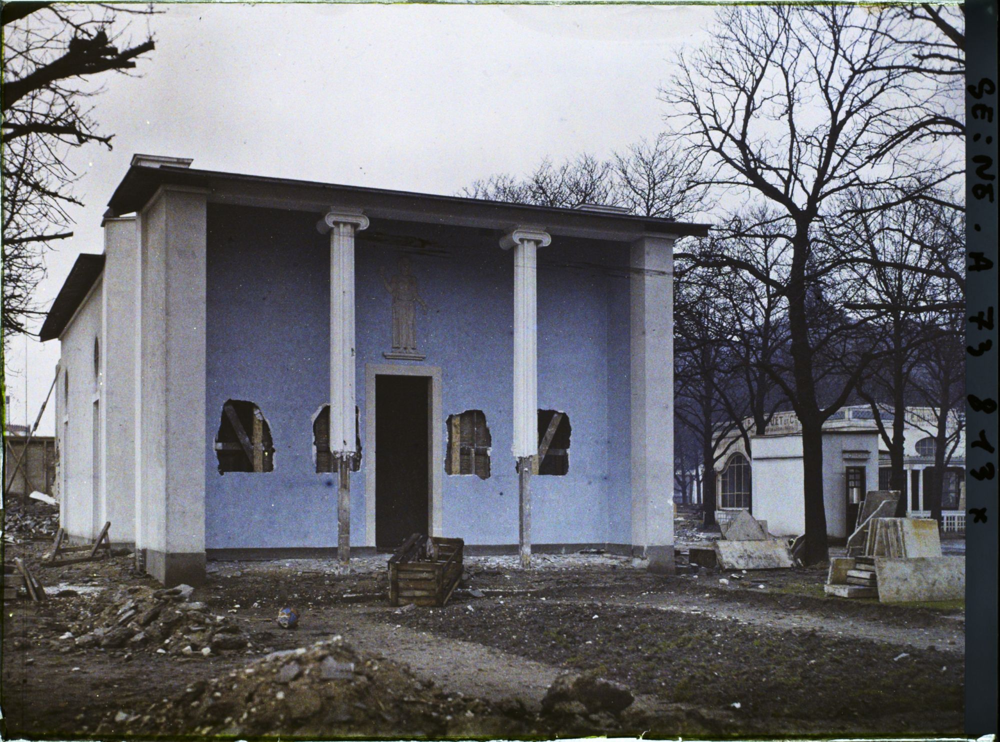 Image représentant L'exposition des arts décoratifs, démolition du pavillon de la Suède