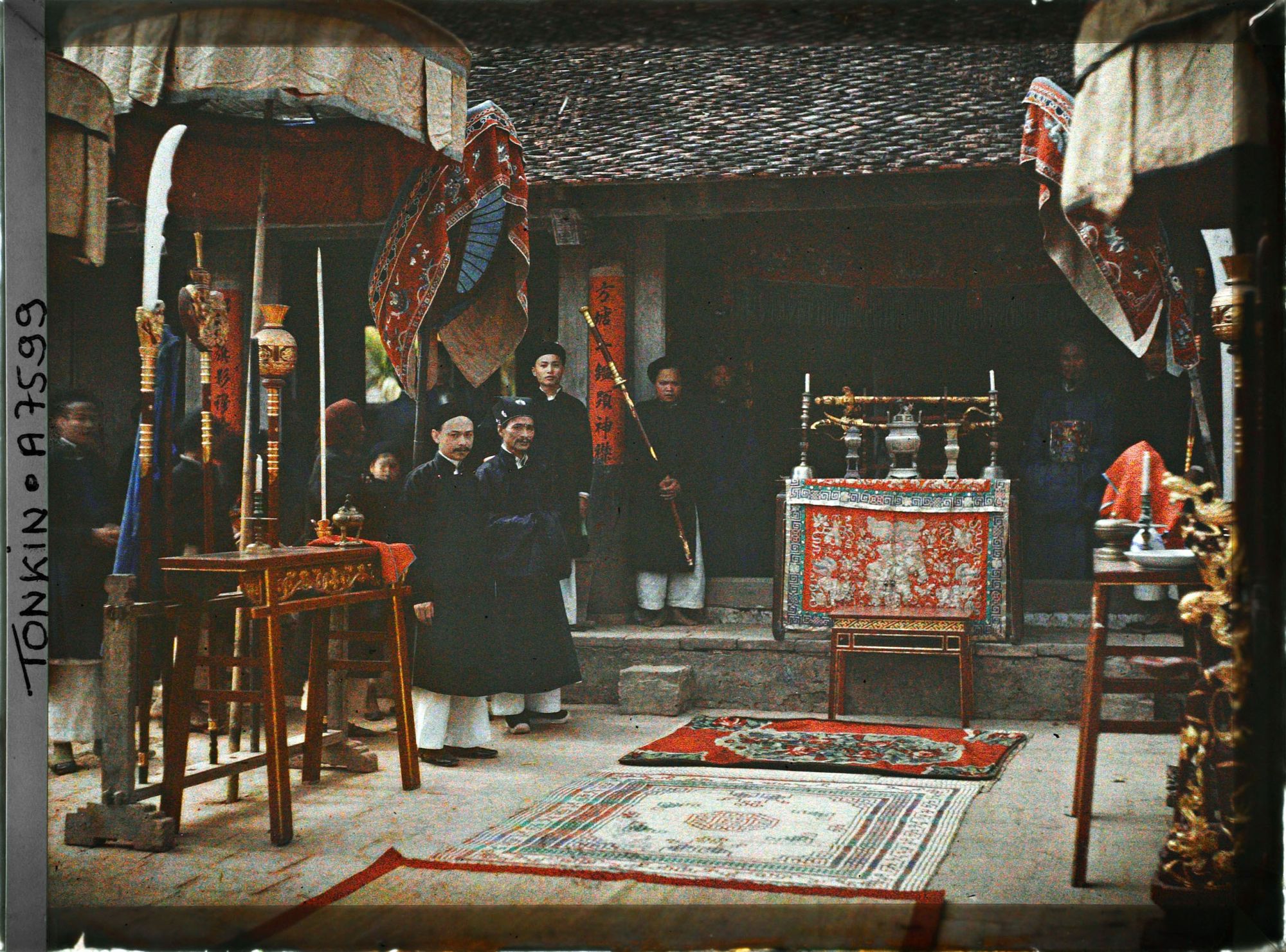 Image représentant Les préparatifs au temple Te ky-phuc, lors d'une cérémonie pour demander le bonheur