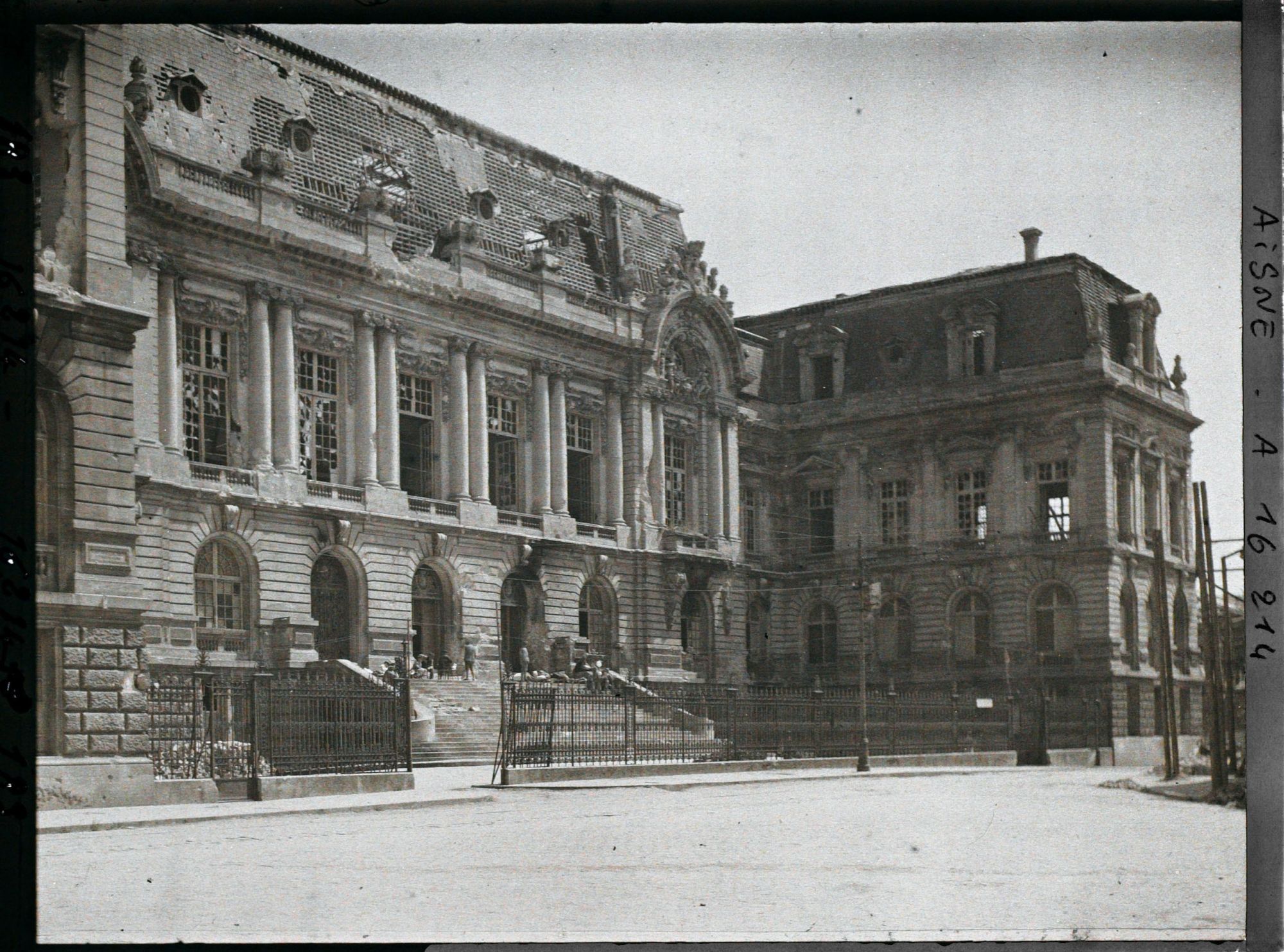Image représentant France, St Quentin, Le Palais de justice