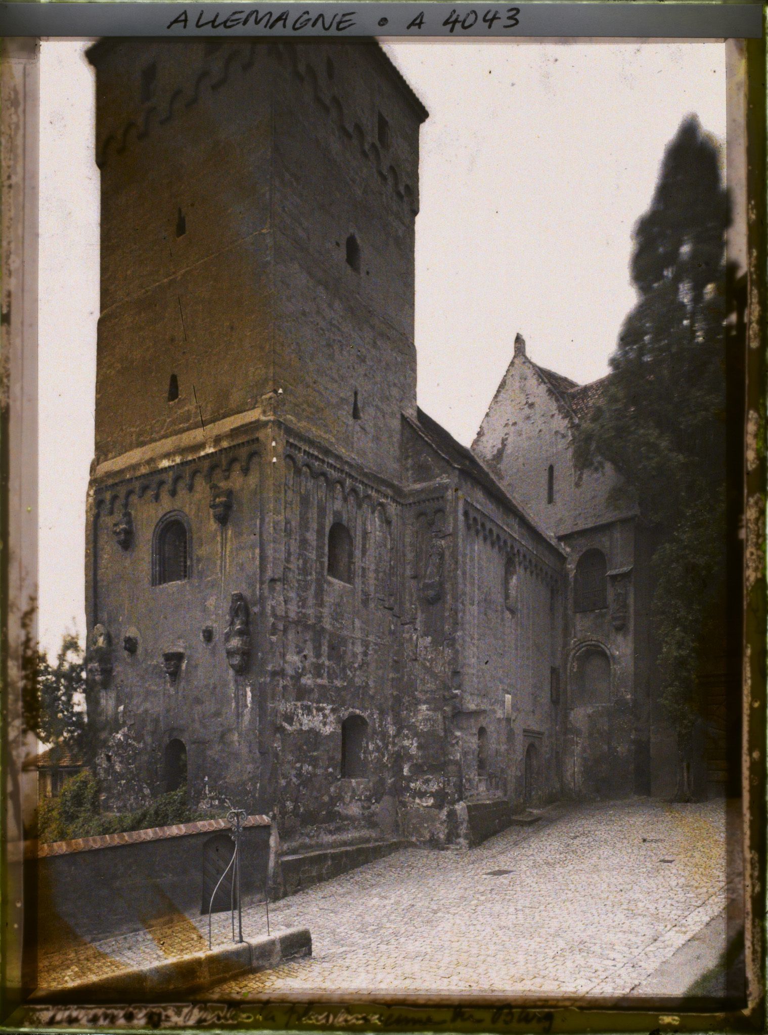 Image représentant La tour Heiden et la double chapelle du Kaiserburg, le château impérial