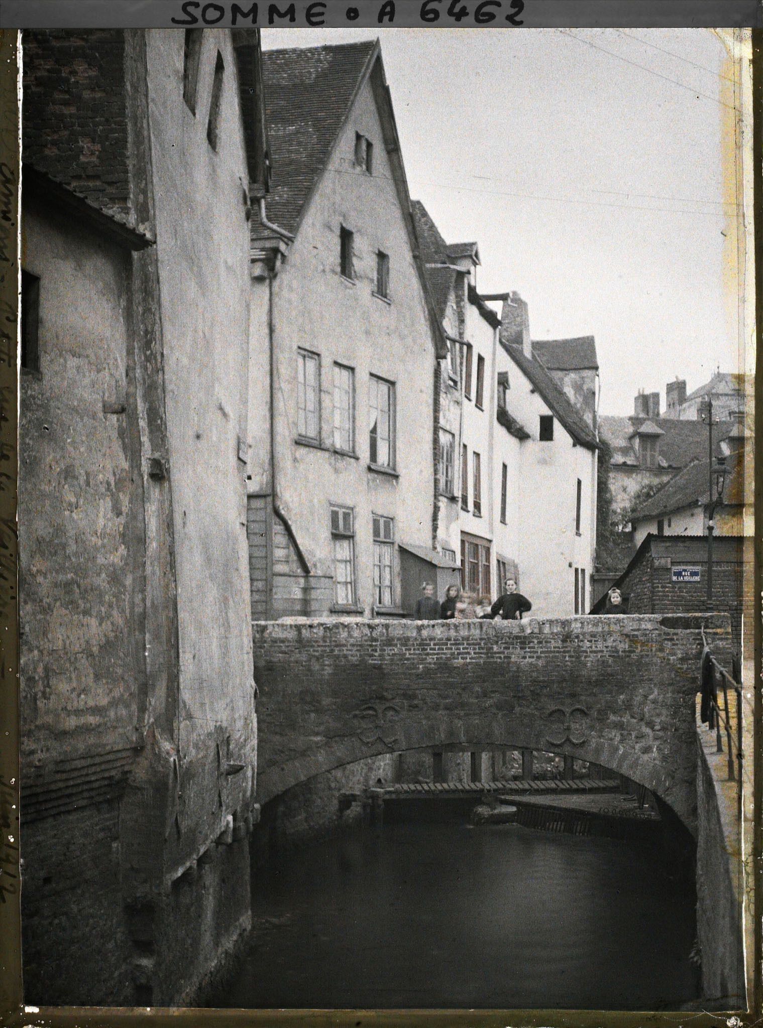 Image représentant France, Amiens, Petite rue de la Veillière
