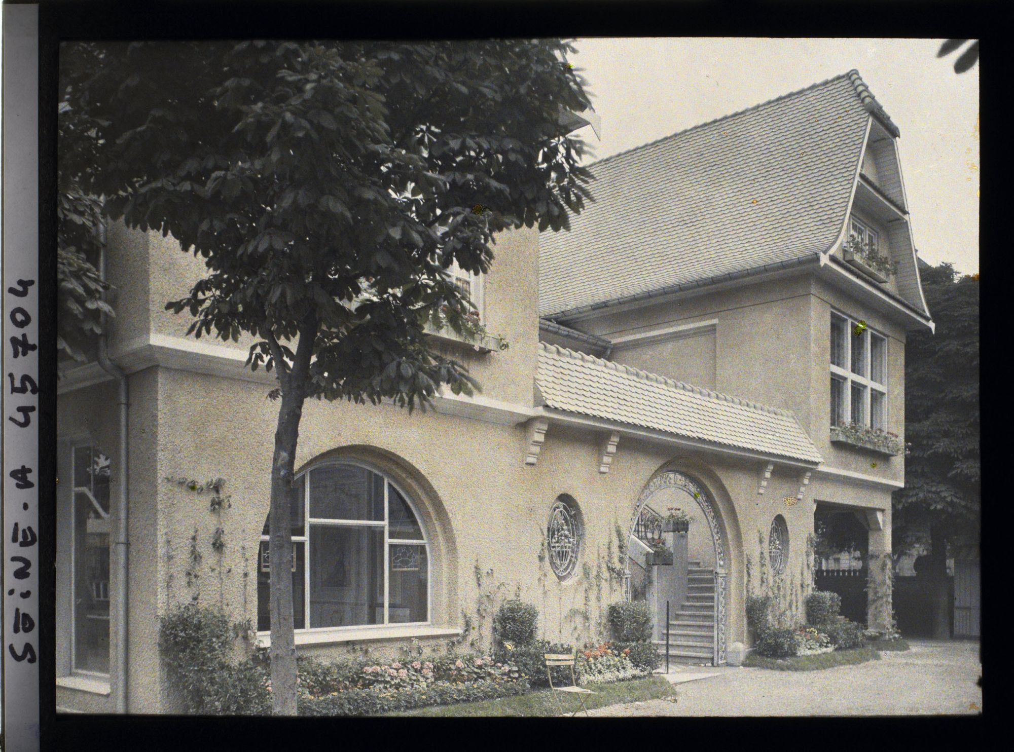 Image représentant L'Exposition des arts décoratifs, le Village français sous la direction de Charles Genuys, Maison d'Alsace