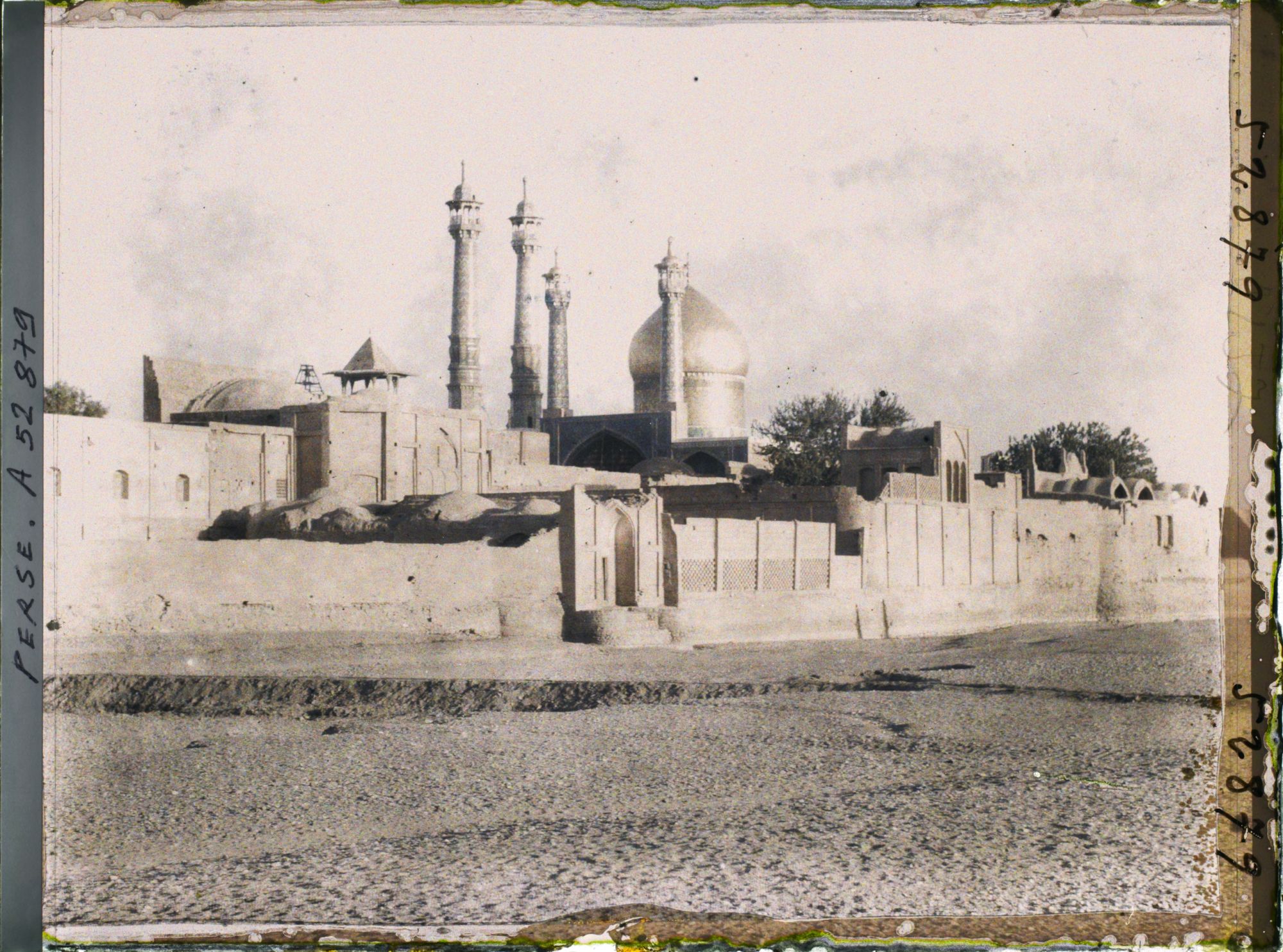 Image représentant Le sanctuaire de Fatima Masoumeh au crépuscule