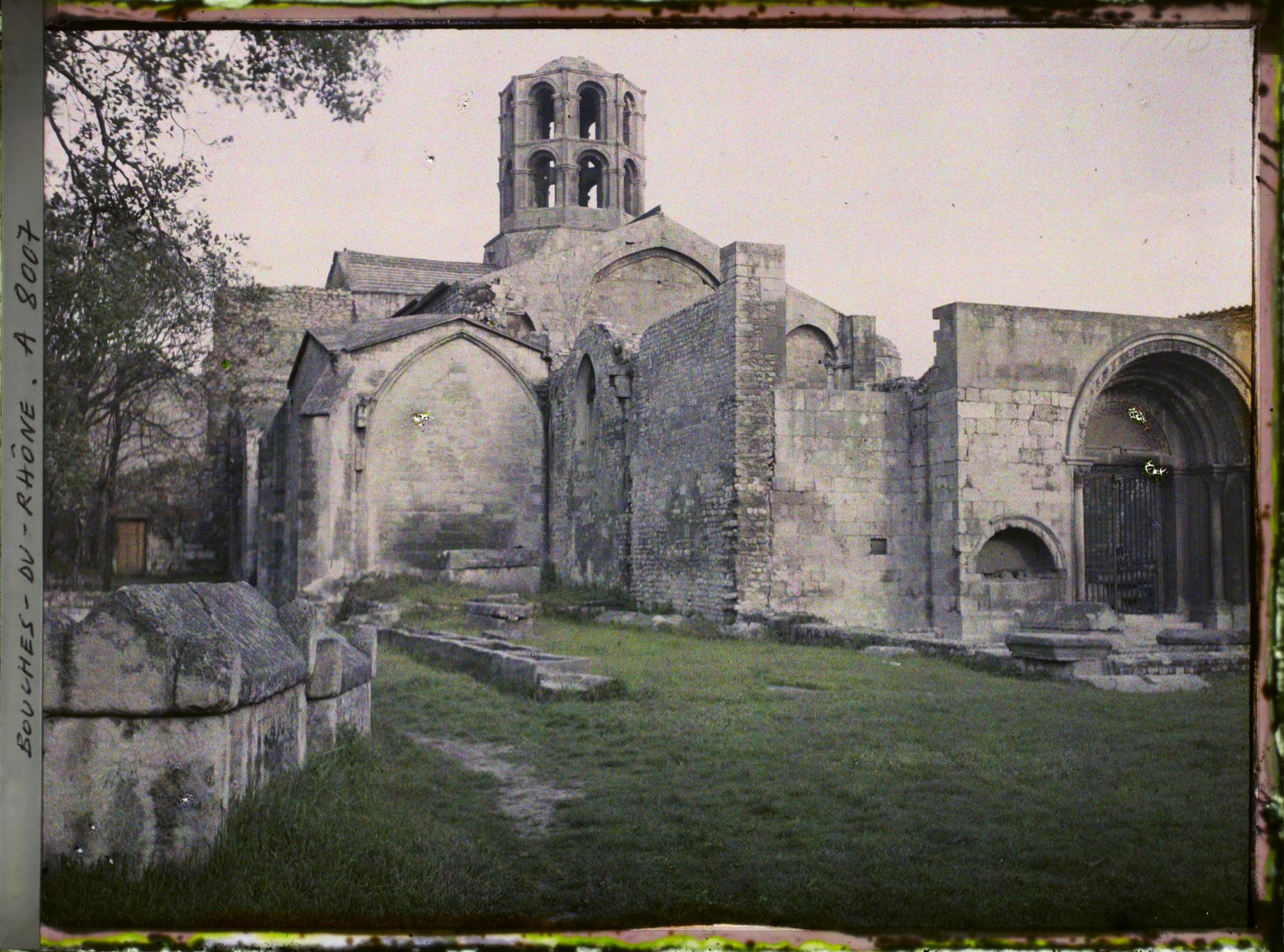 Image représentant Vue de l'église Saint-Honorat