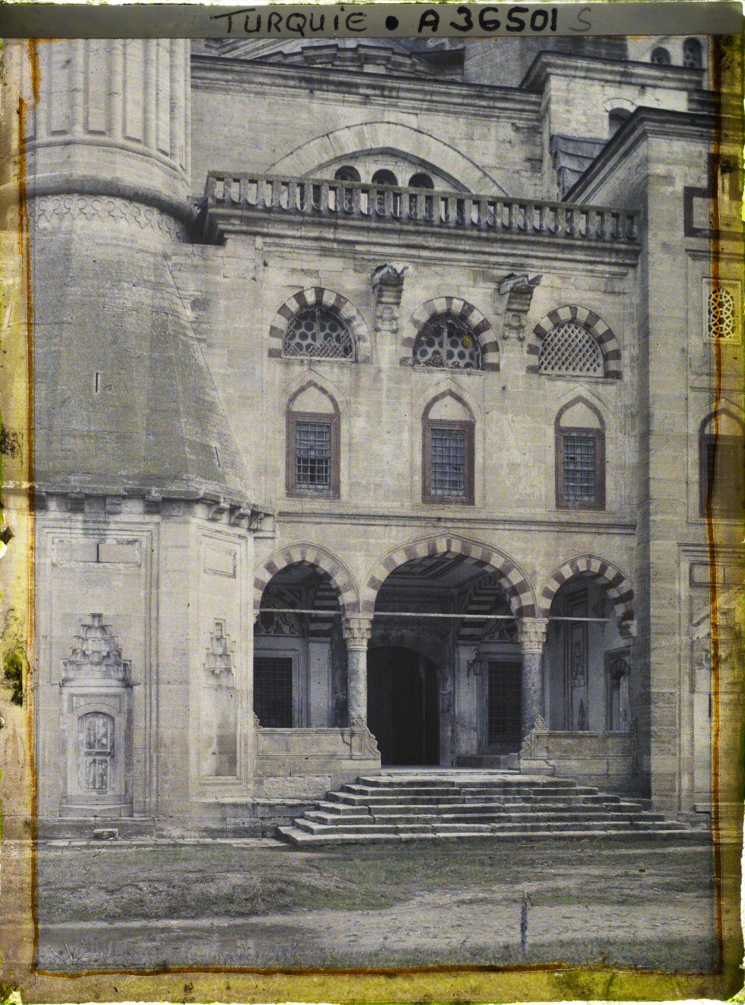 Image représentant L'entrée sud (façade extérieure) de Selimiye Camii (Grande Mosquée)