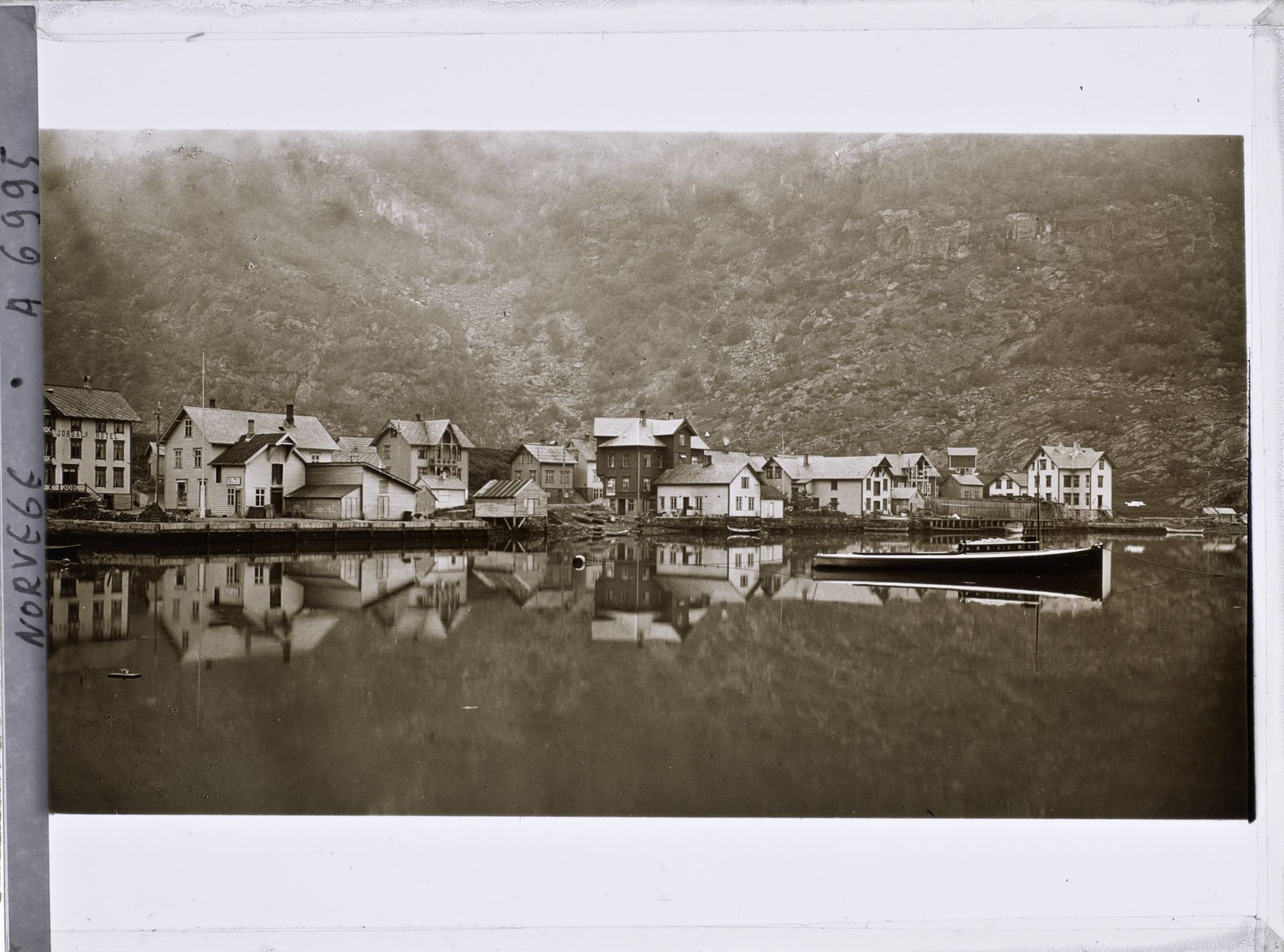 Image représentant Maisons au bord du lac