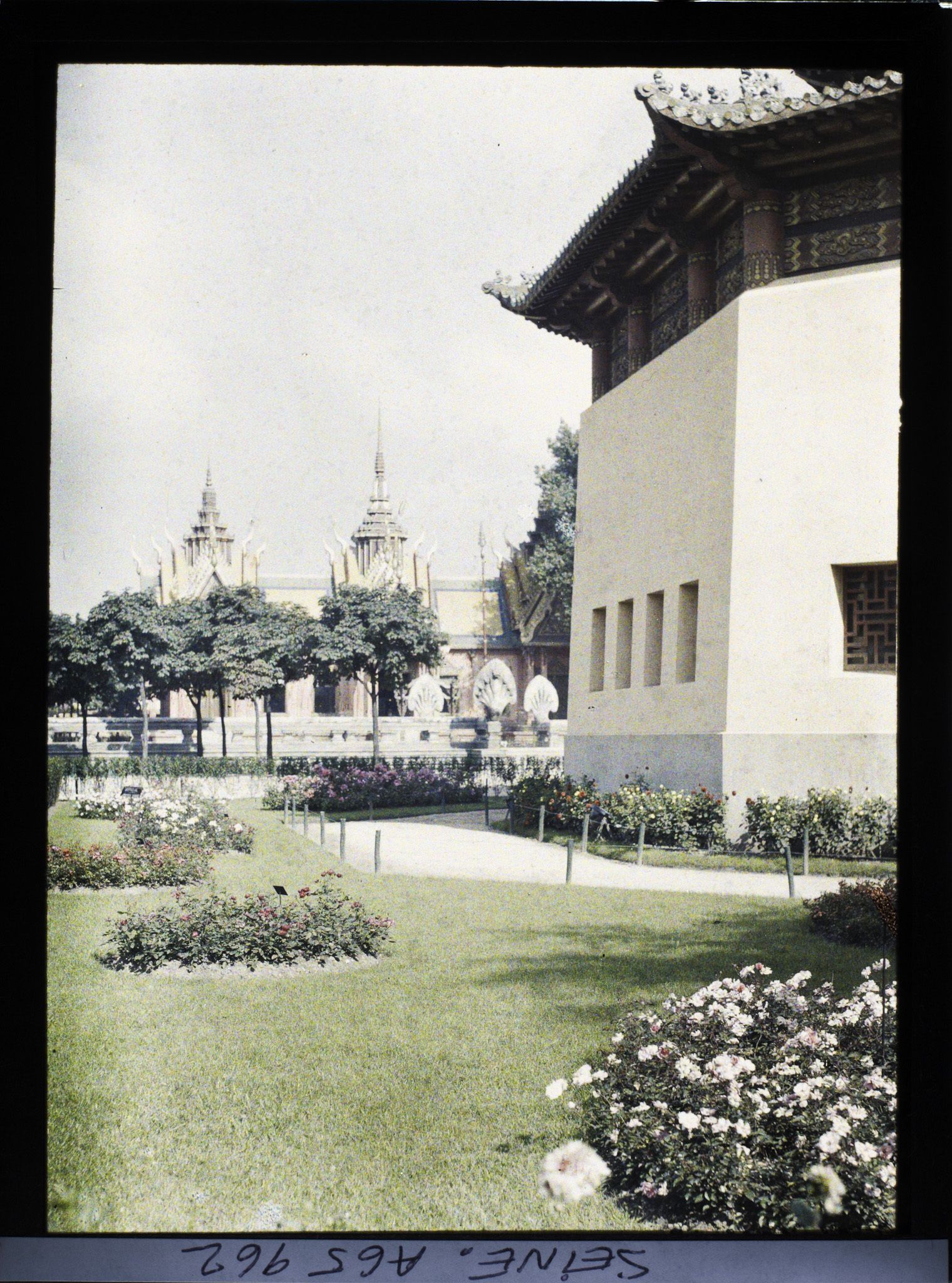 Image représentant L'Exposition Coloniale Internationale de 1931, le diorama et le pavillon du Cambodge, section de l'Indochine