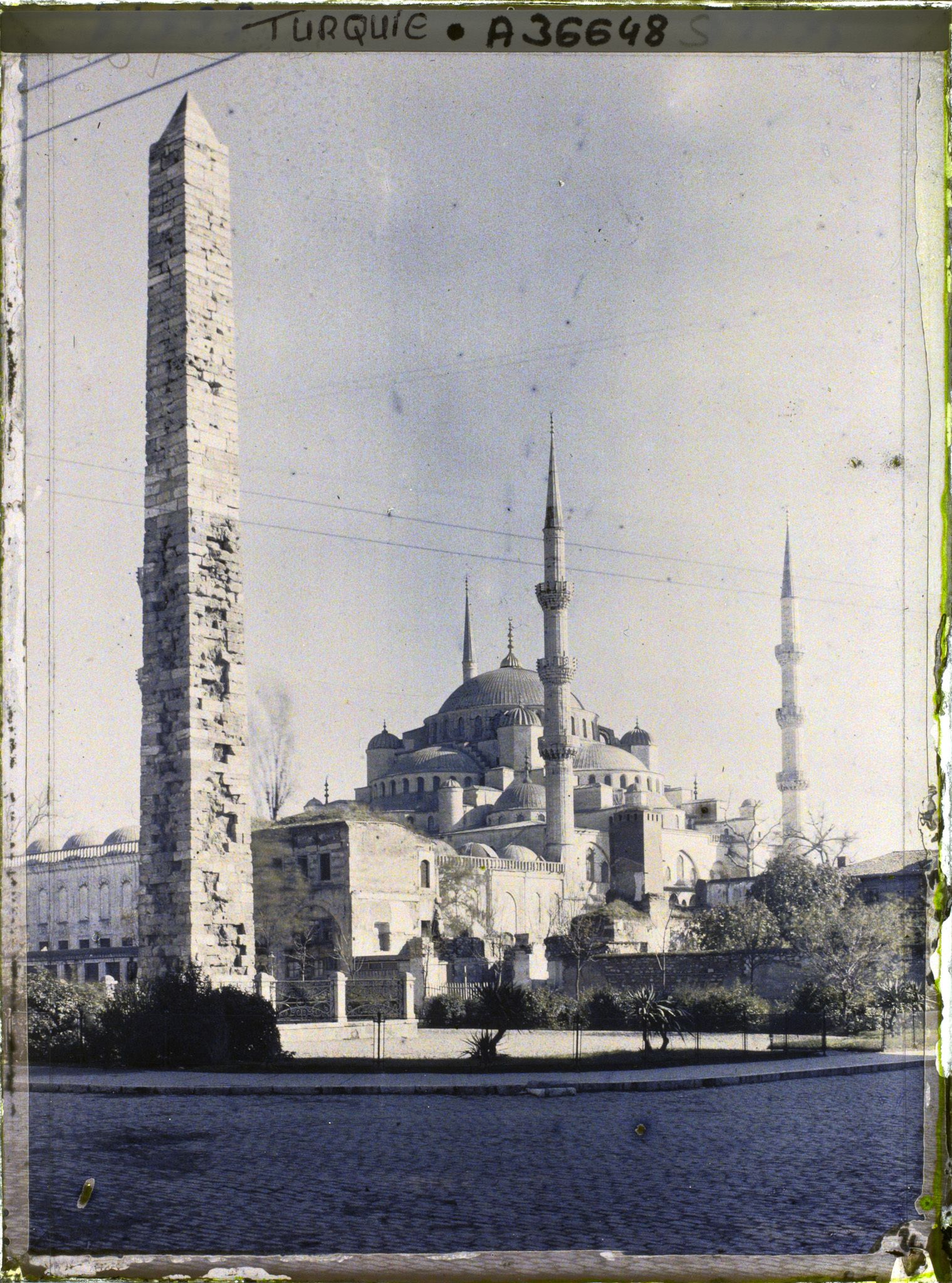 Image représentant L'Obélisque Muré sur la place At Meydani et la Sultan Ahmet Camii ou "mosquée Bleue"
