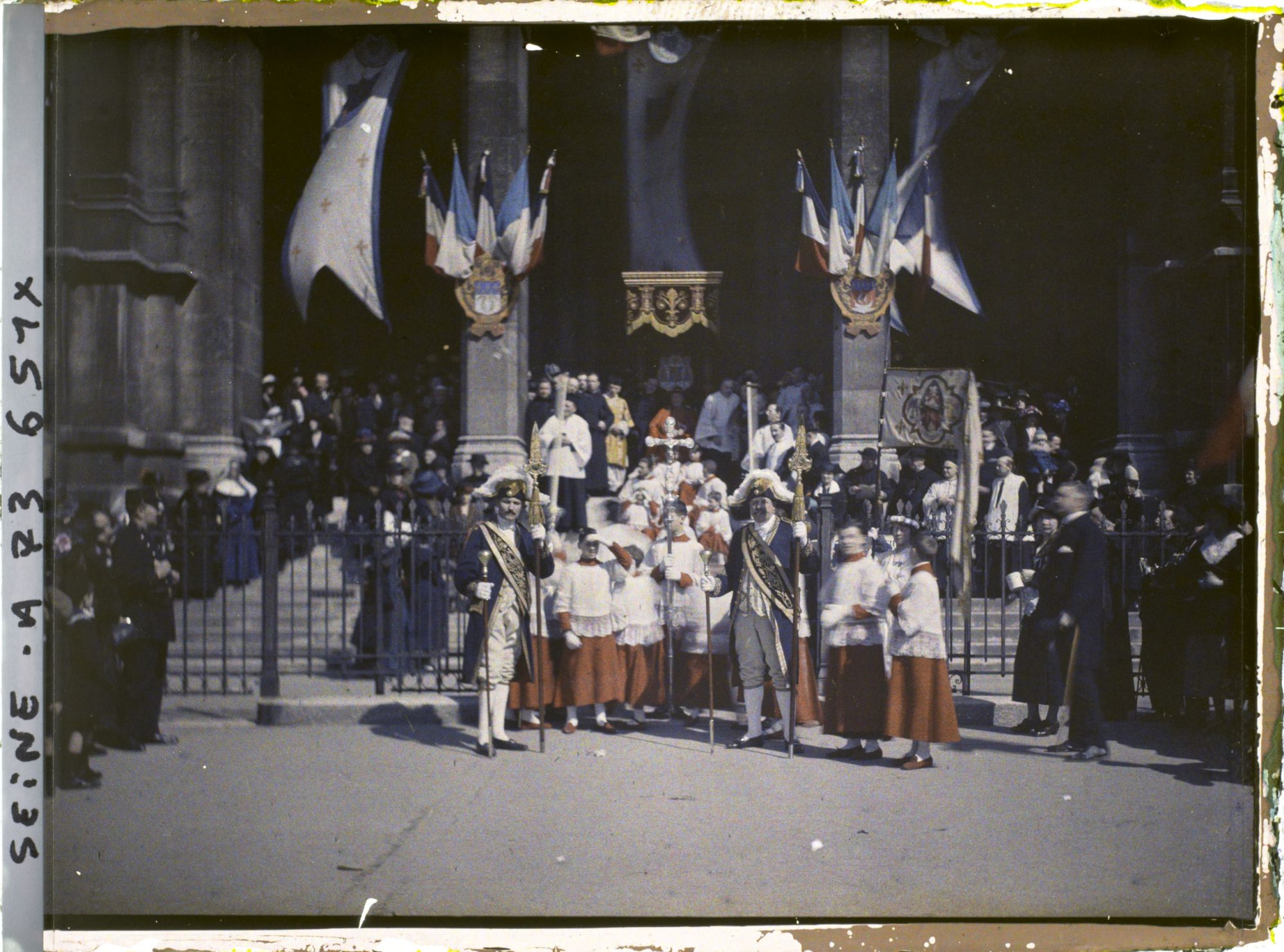 Image représentant Célébration de la fête Jeanne d'Arc à l'église Saint-Augustin par monseigneur Dubois, archevêque de Paris