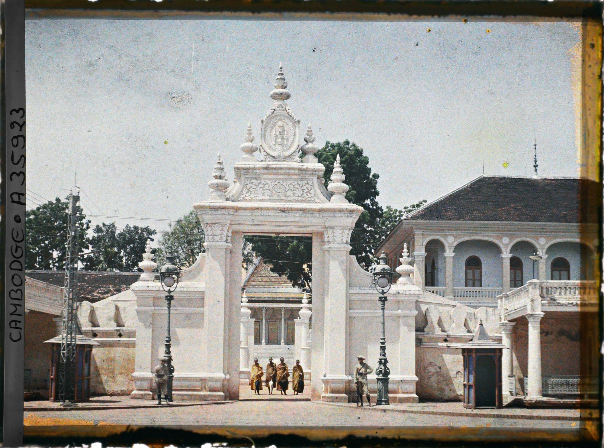 Image représentant Une entrée du Palais royal