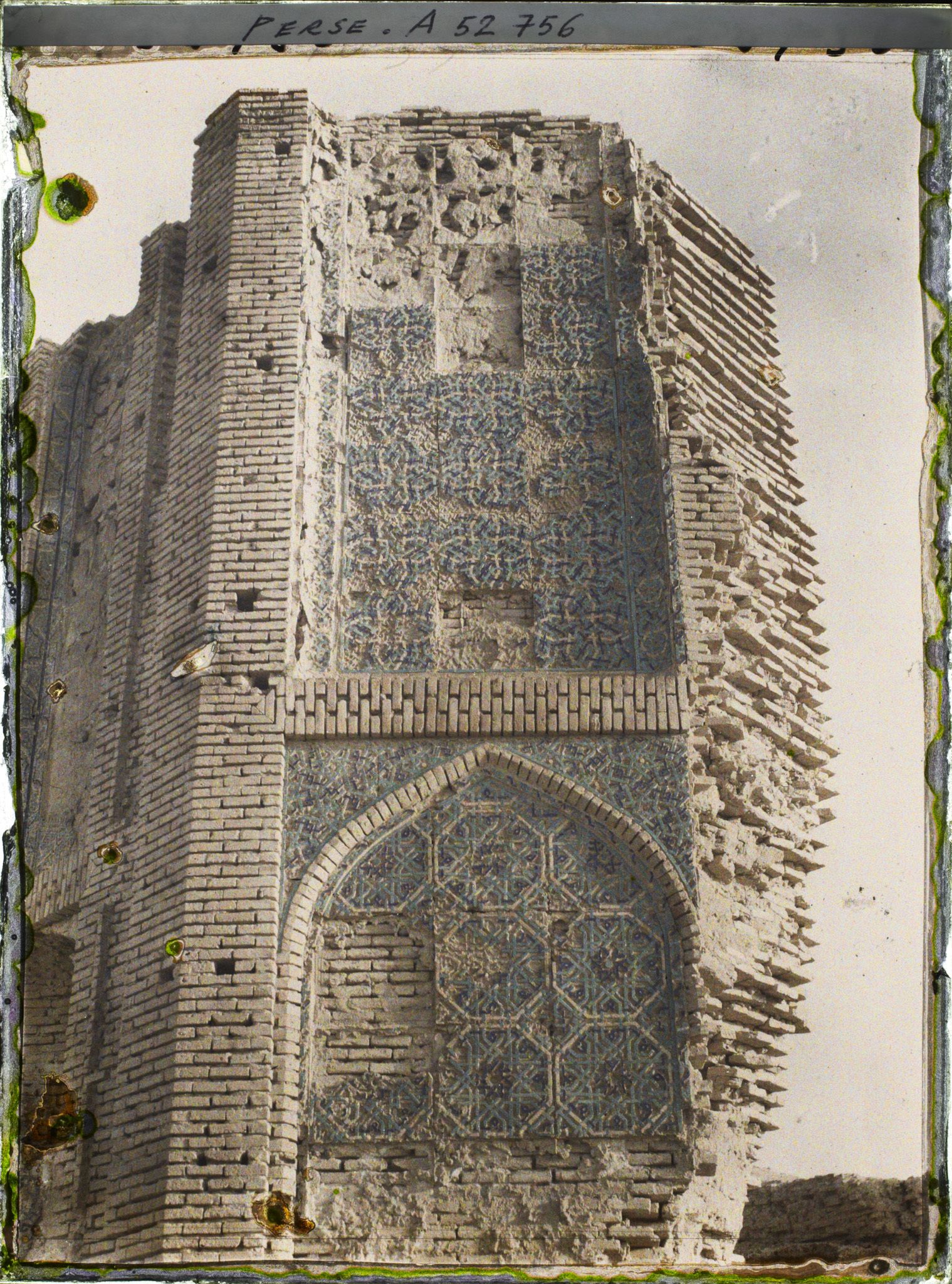 Image représentant Détail de l'iwan de la Masdjid-i-Djouma (Mosquée du Vendredi ou Grande mosquée, 1322)