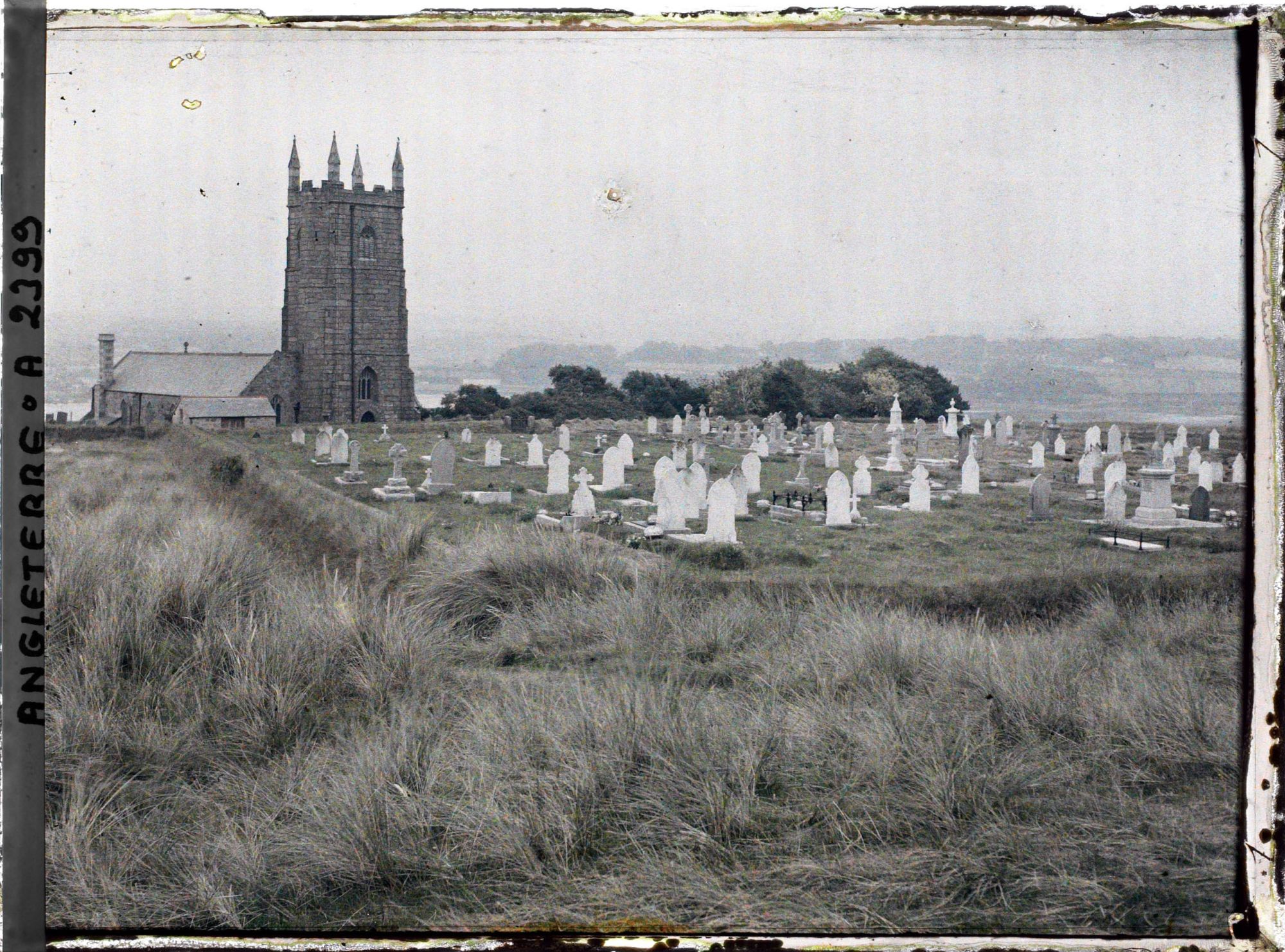 Image représentant Une église et son cimetière