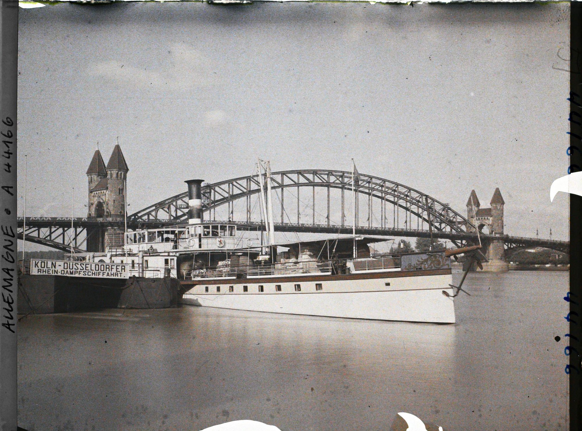 Image représentant Allemagne, Bonn, Le Pont et embarcadère des Bateaux du Rhin