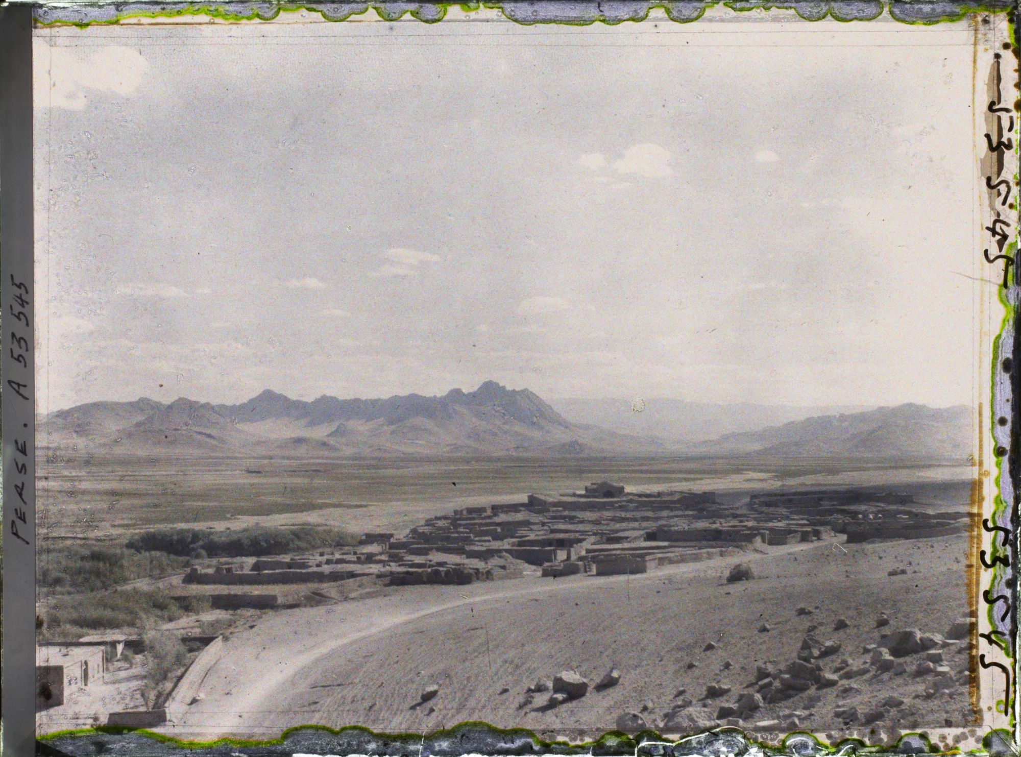 Image représentant Le village proche du site de Bisotun (ou Behistun)