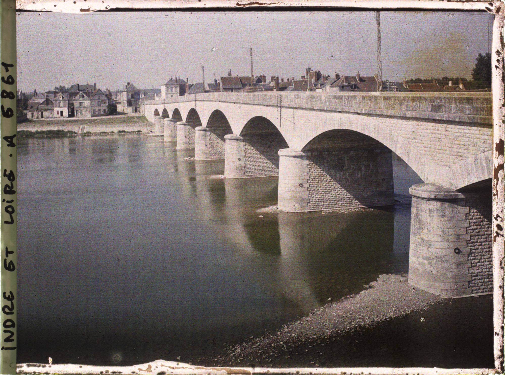 Image représentant L'actuel pont du Maréchal Leclerc