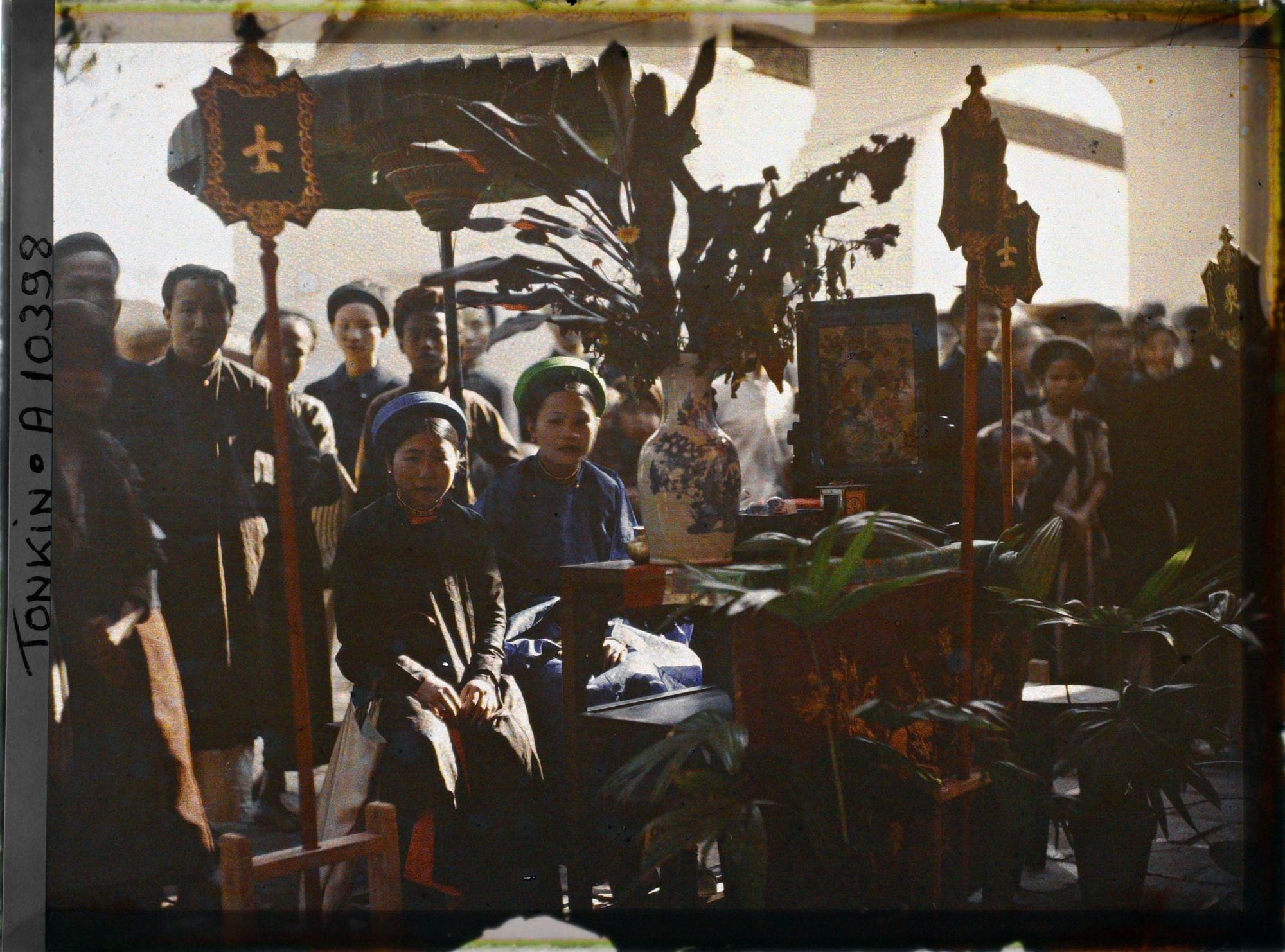 Image représentant Une des reines d'un jeu d'échecs vivant, pendant la partie