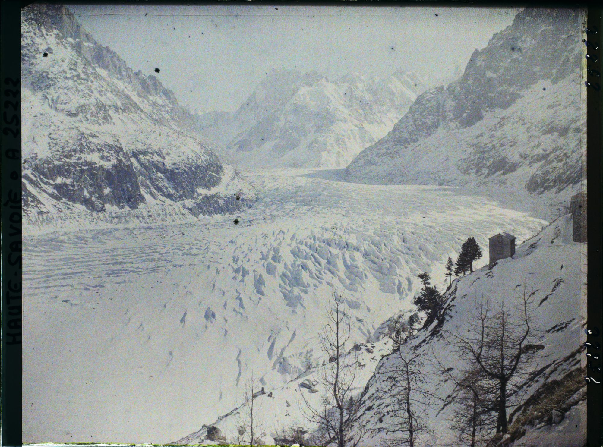 Image représentant France Les Alpes, La mer de Glace,  Vue d'ensemble des Gdes Jorasses, des Ptes Jorasses, l'Aige du Taeul, le Mt Malet, la Dent du Géant