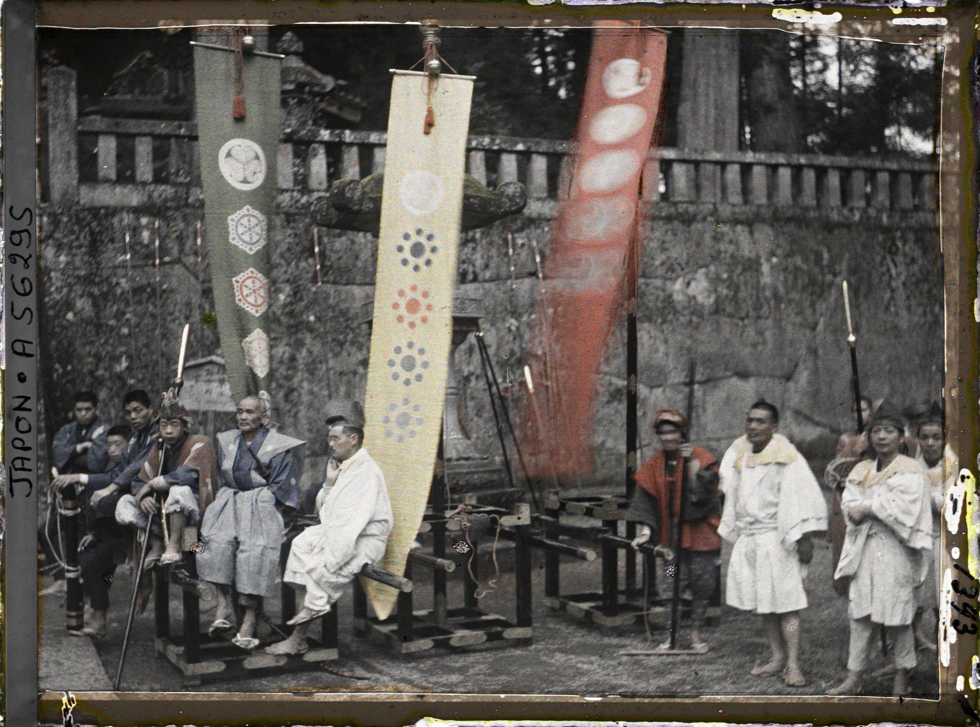 Image représentant Sanctuaire Tôshôgu : fête du Sennin Musha Gyoretsu, les Hoko (hallebardes cérémonielles) et leurs porteurs