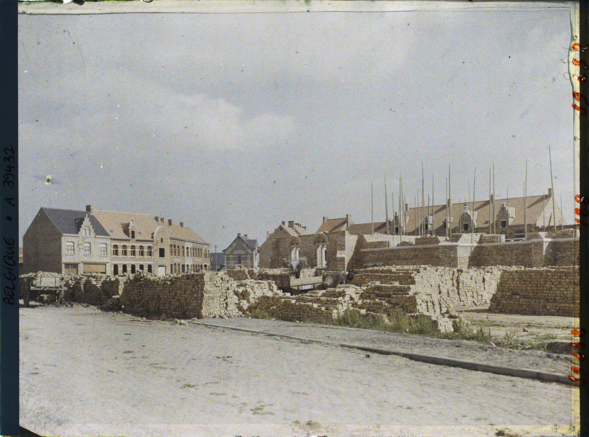 Image représentant Belgique, Langemank, Reconstruction vers l'Eglise