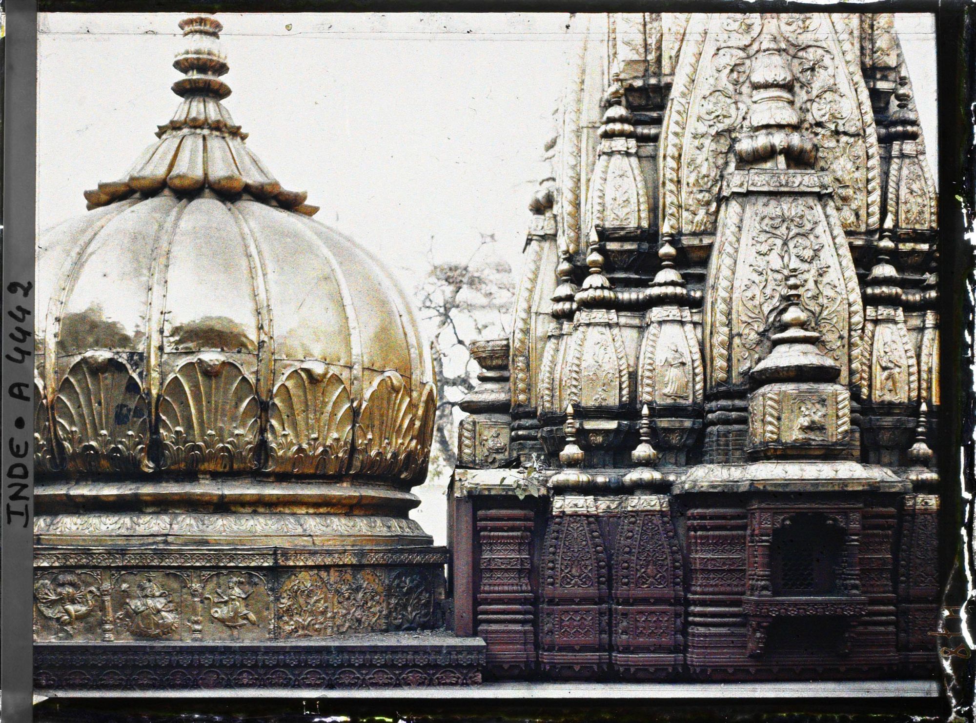 Image représentant Temple de Vishvanatha (" Shiva Seigneur de l'Univers "), édifié en 1776 par la maharani Ahalya Bai d'Indore