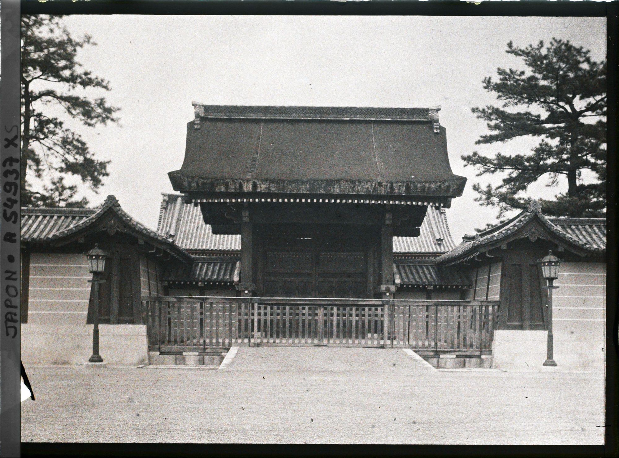 Image représentant Le palais impérial (Gosho) : la Kenrei-mon