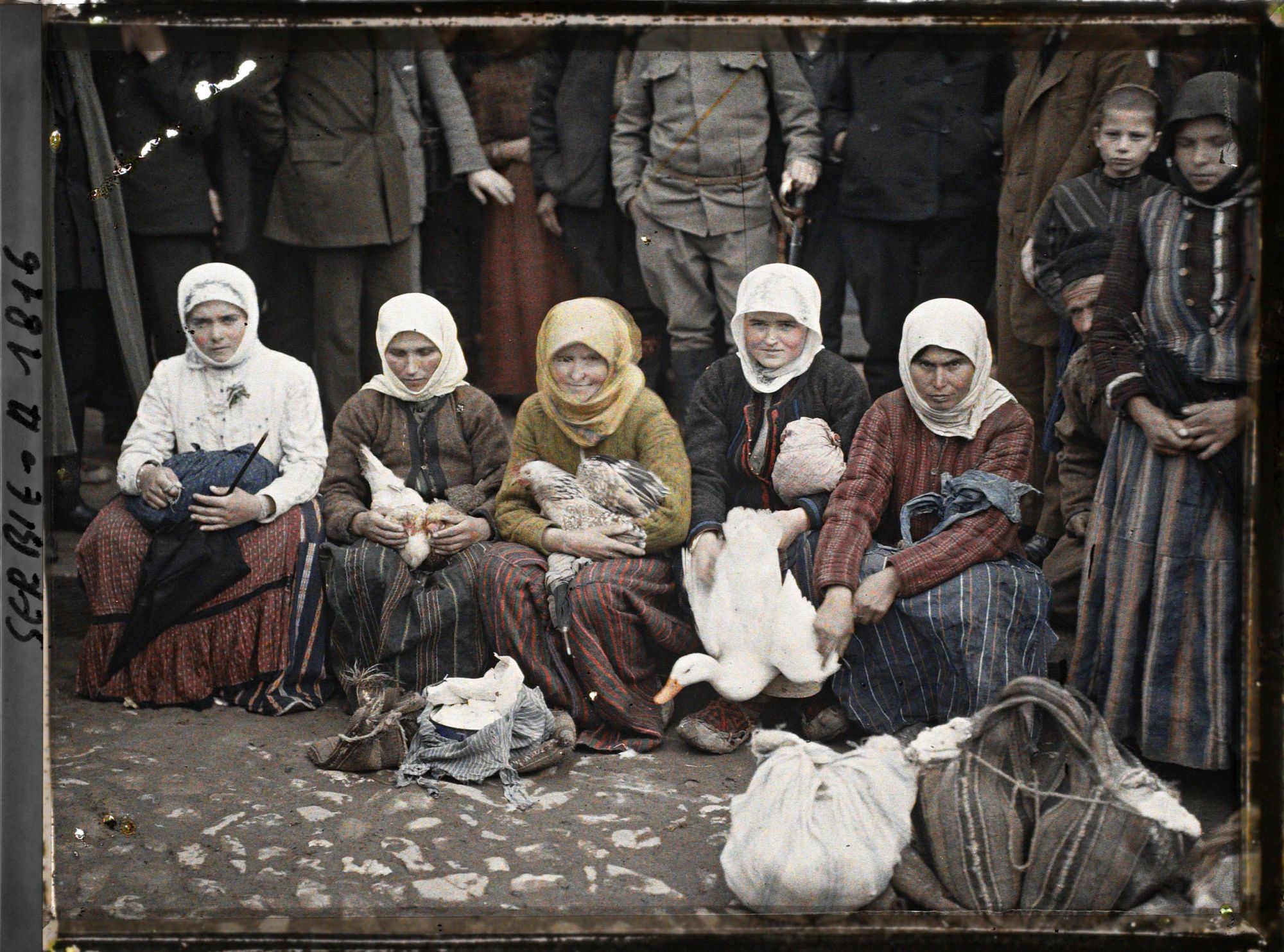 Image représentant Groupe de femmes sur la place du marché