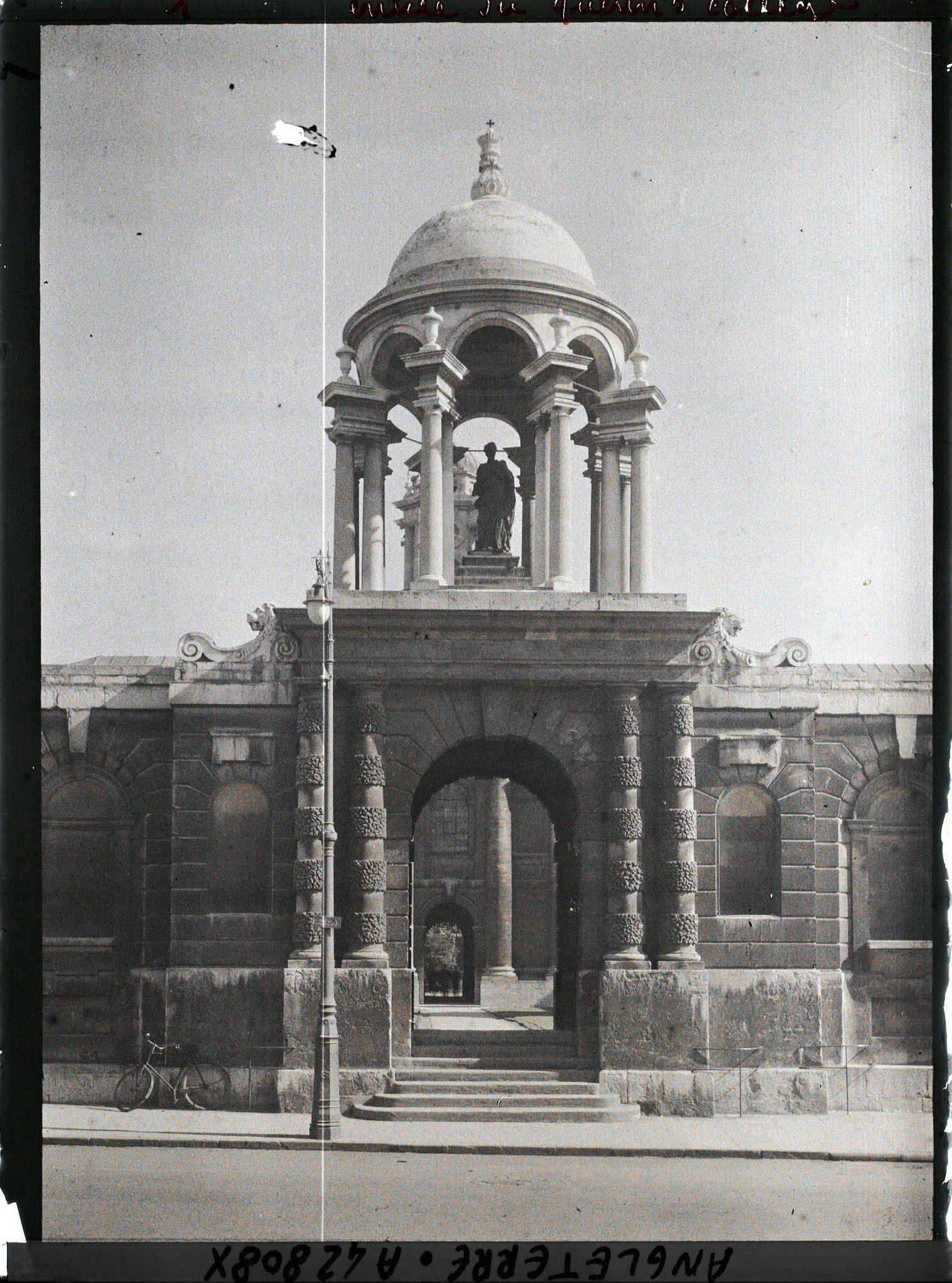 Image représentant Entrée du Queen's College sur High street