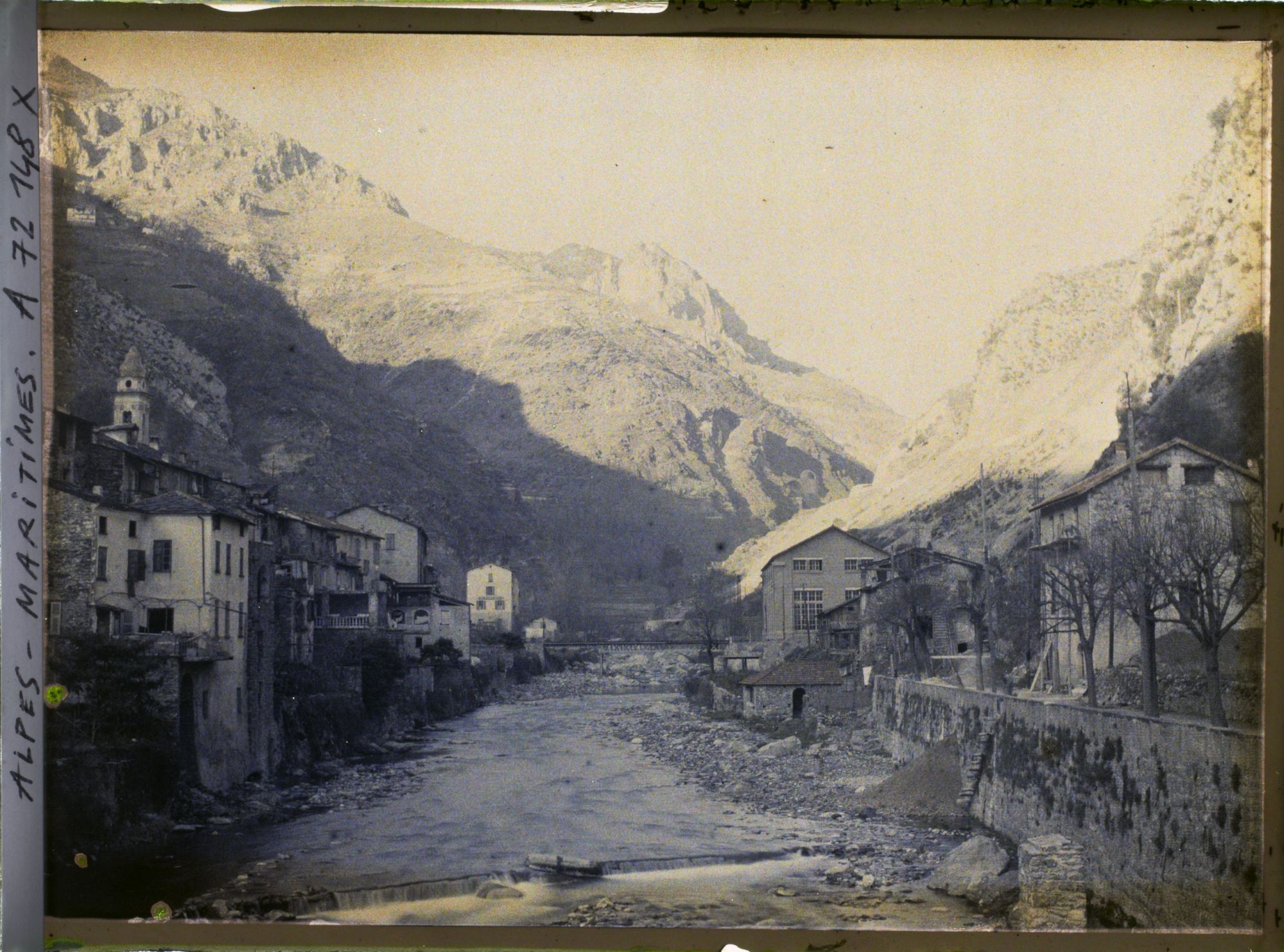 Image représentant La Roya traversant le village