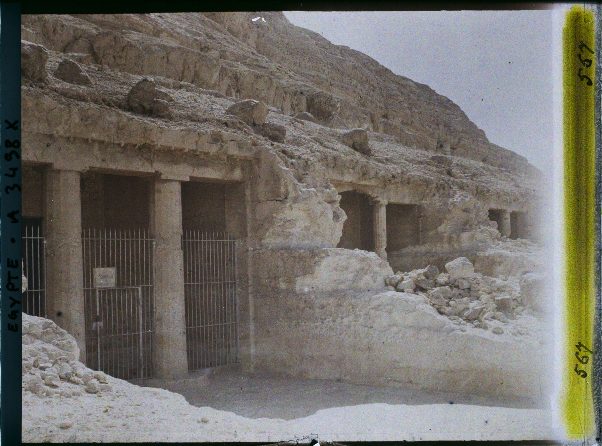 Image représentant Entrées des  null hypogées à colonnes  null protodoriques