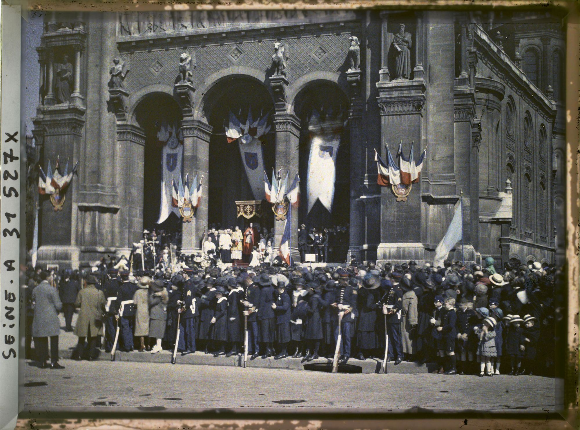 Image représentant Célébration de la fête Jeanne d'Arc à l'église Saint-Augustin par monseigneur Dubois, archevêque de Paris