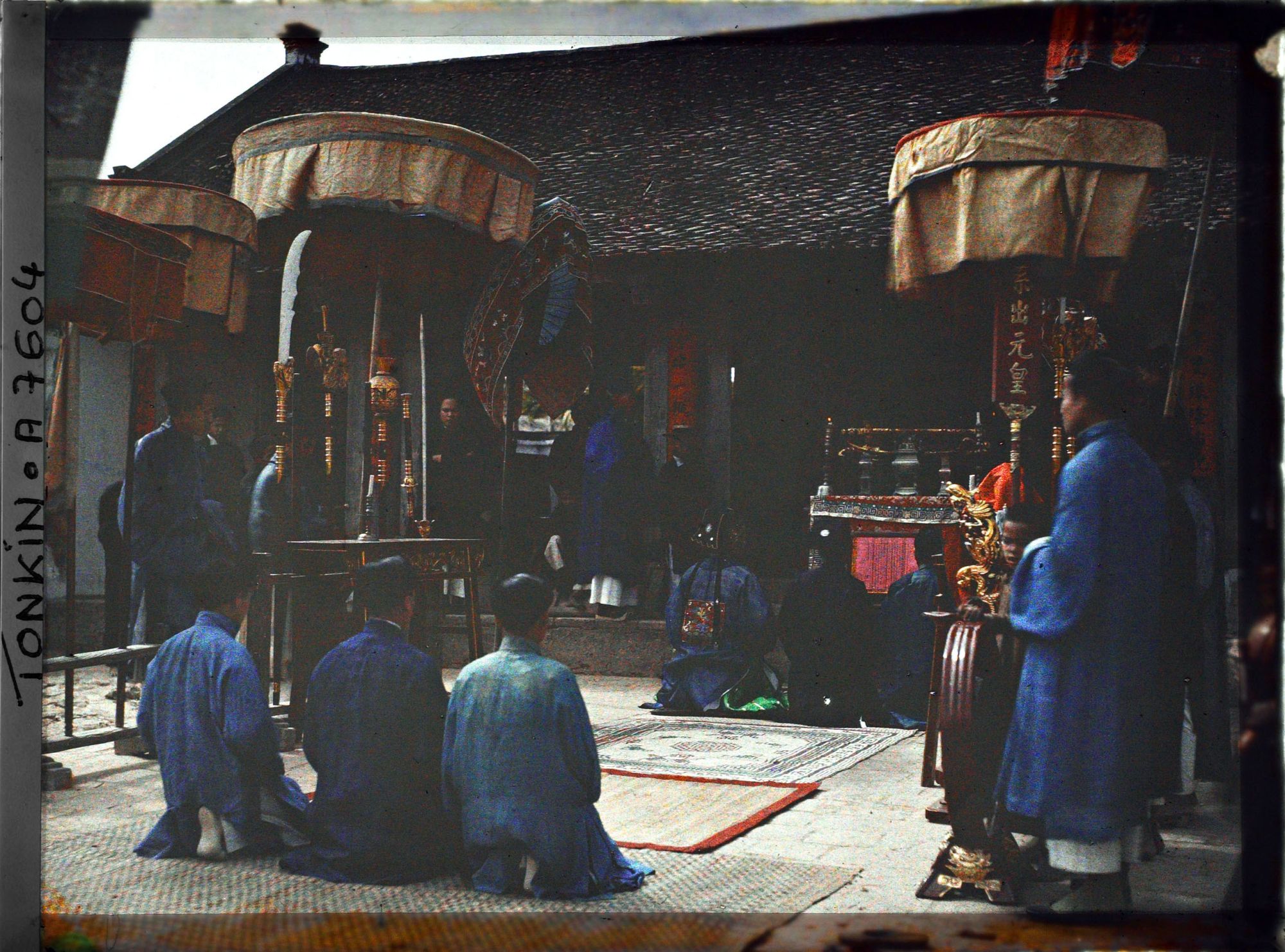 Image représentant Une célébration du rituel au temple Te ky-phuc, lors d'une cérémonie pour demander le bonheur