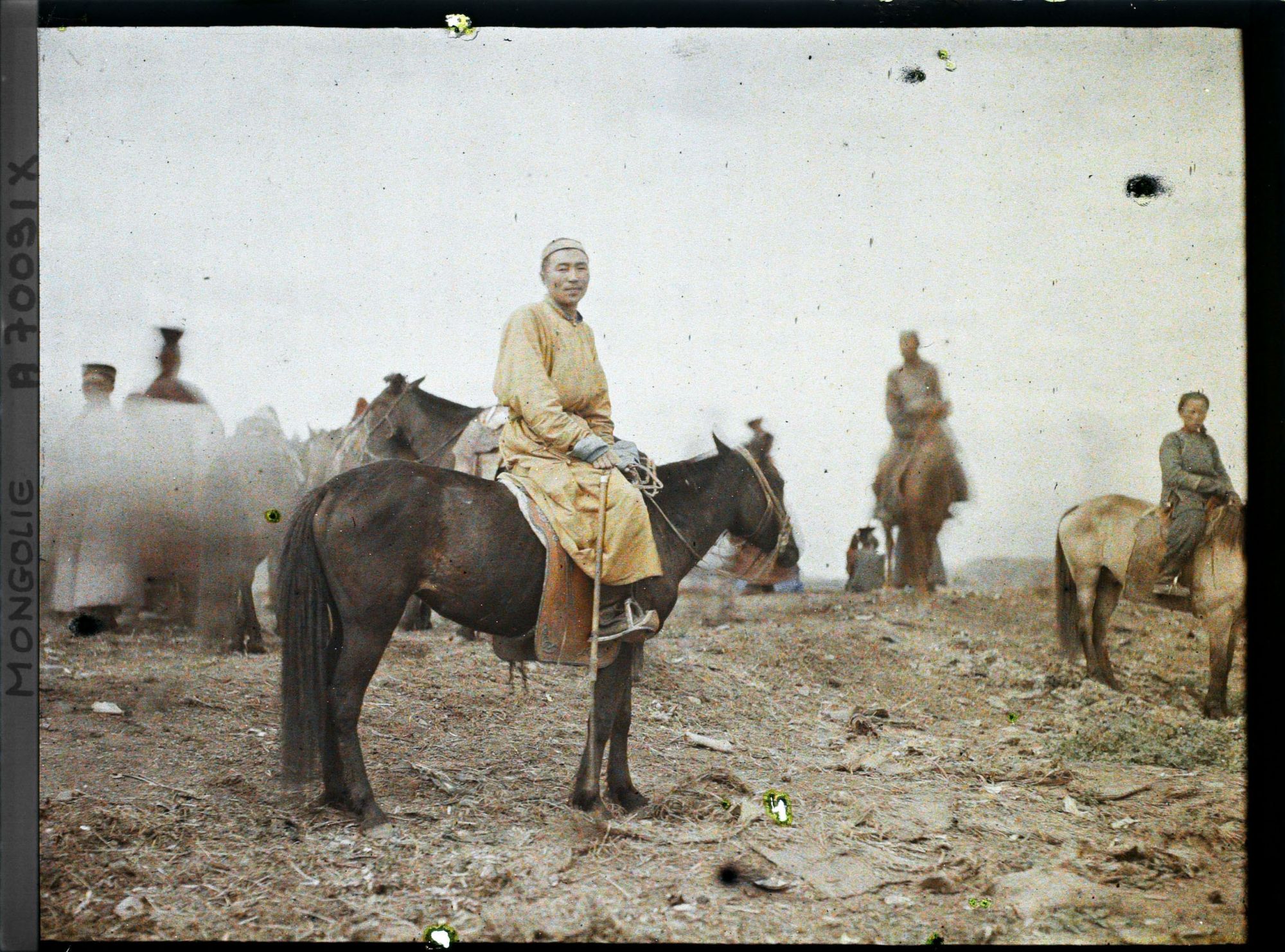 Image représentant Un cavalier sur une petite éminence sur la grande place du marché (cadrage plus serré)