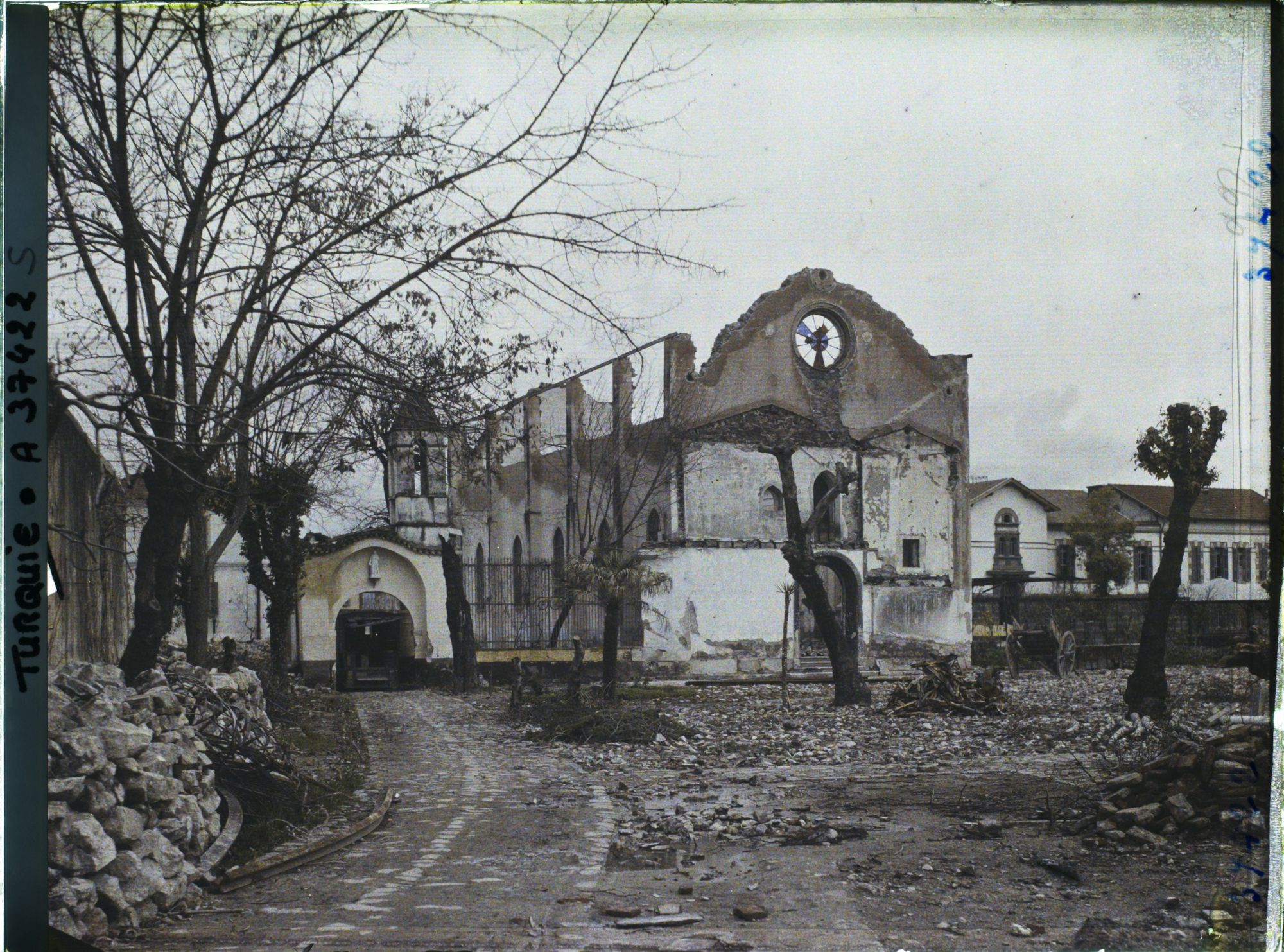 Image représentant Turquie, Smyrne, La Ville incendiée, Quartier italien  Ruines de l'Eglise et de l'Hôpital Français
