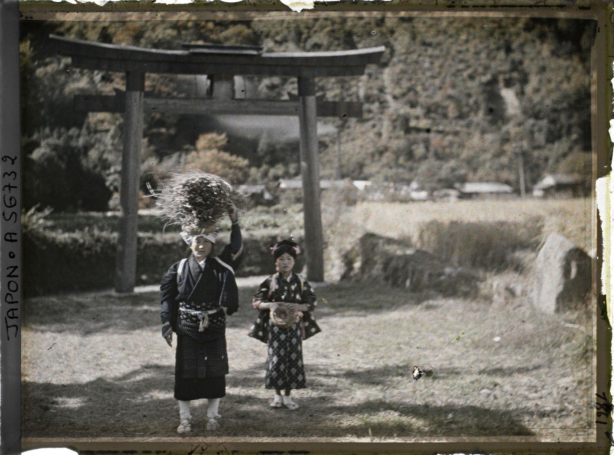 Image représentant Villageoise et fillette