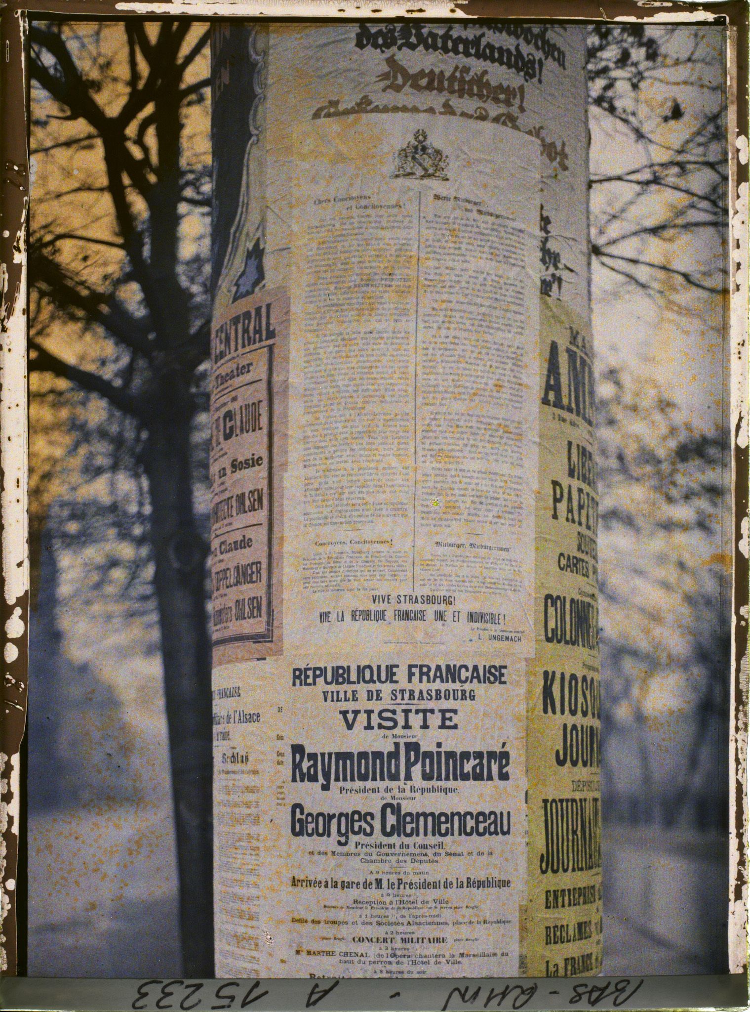 Image représentant France Alsace, Strasbourg, Affiches : la Proclamation du Président de la Commission municipale, un ungemach et le programme des fêtes.