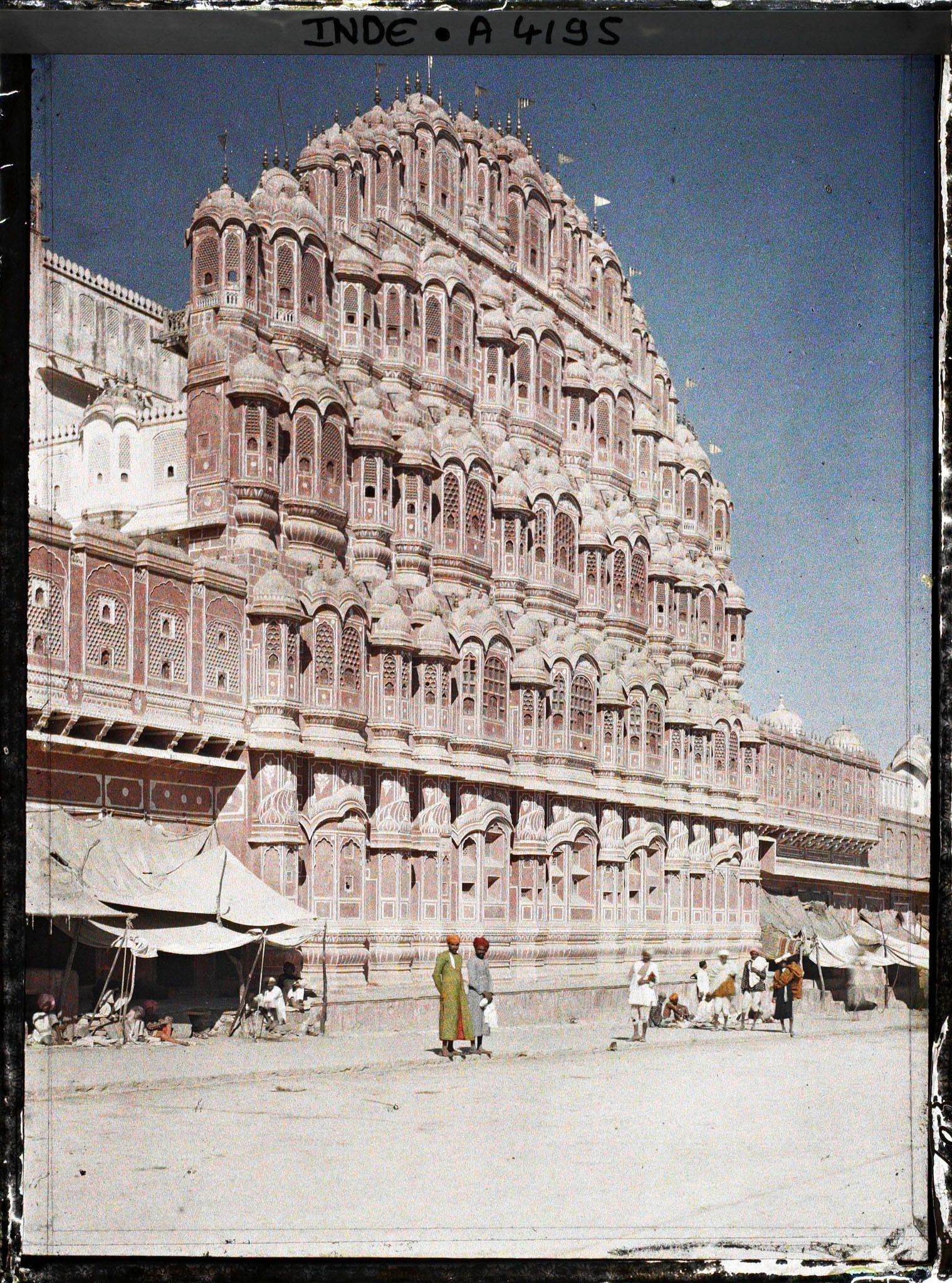 Image représentant La façade écran du palais des Vents (Hawa Mahal).