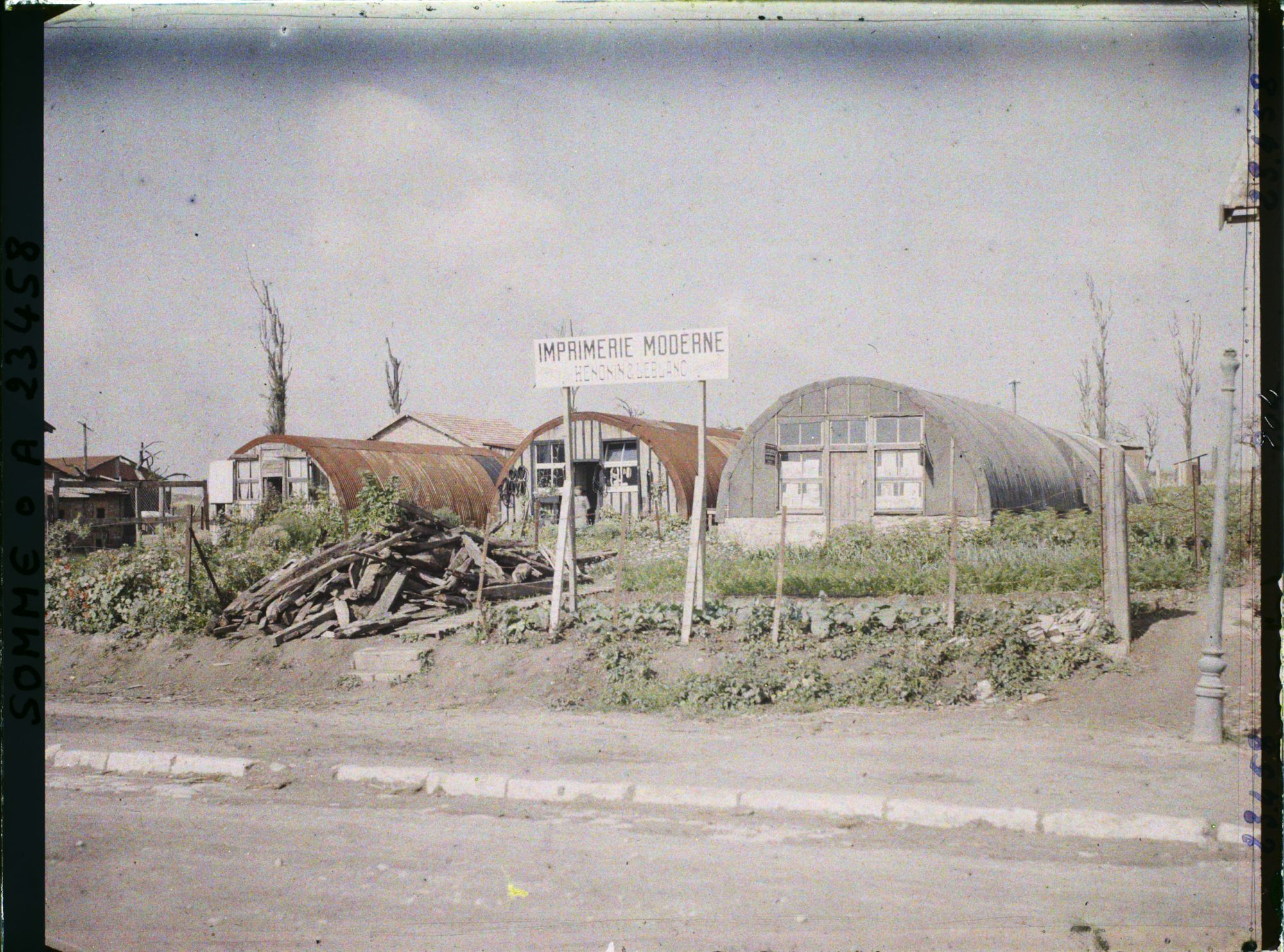 Image représentant France, Chaulnes, Un groupe de tonneaux