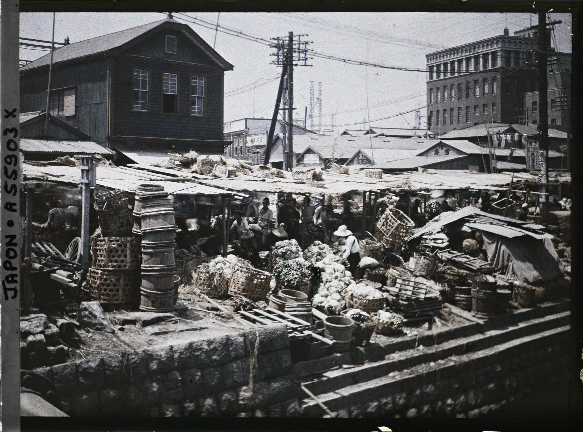Image représentant Marché au bord d'un canal