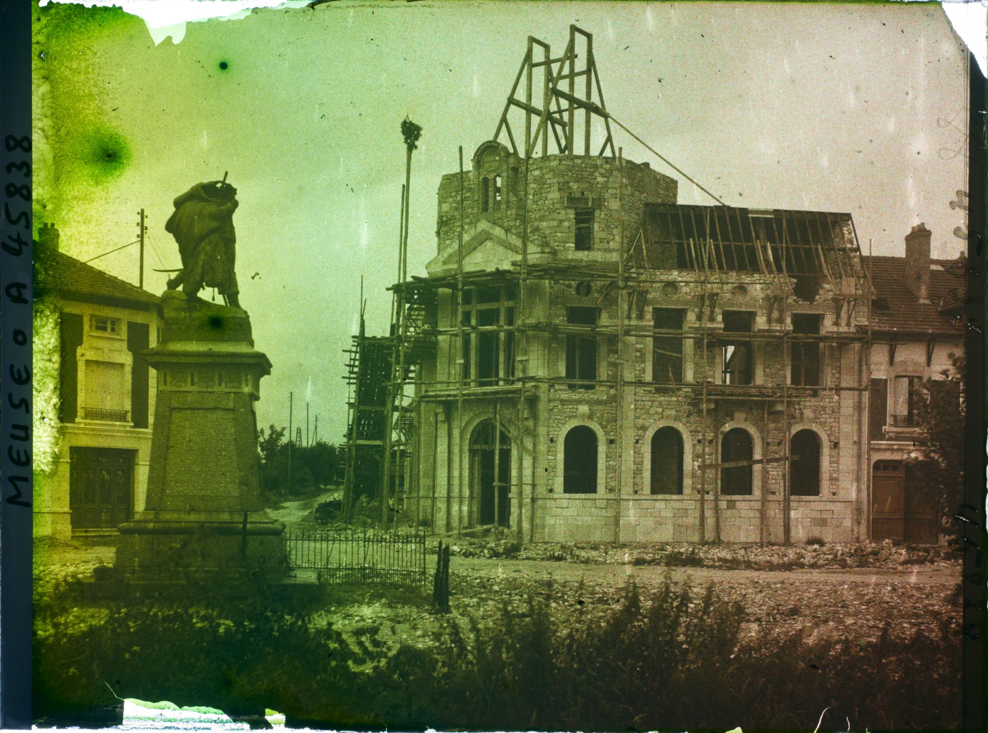 Image représentant France, Fresnes en Woëvre, Hôtel de Ville en reconstruction