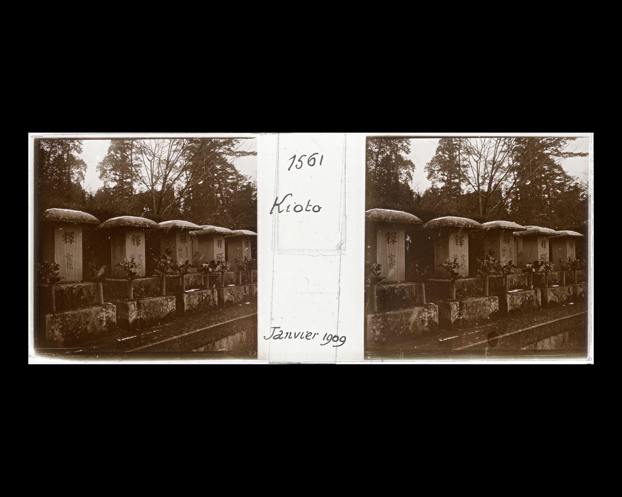 Image représentant Stèles dans un cimetière ?