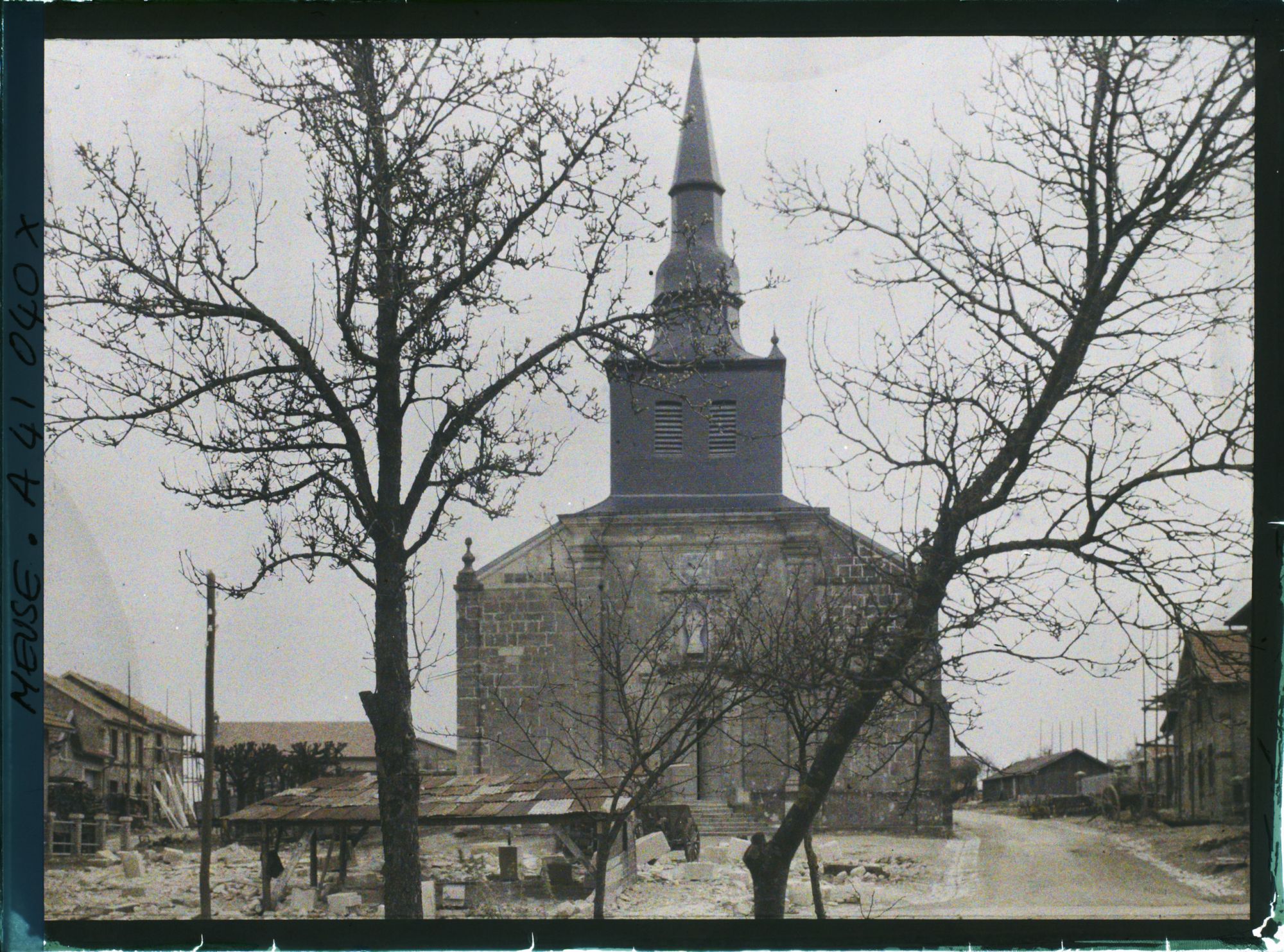 Image représentant France, Neuvilly, Place de l'Eglise
