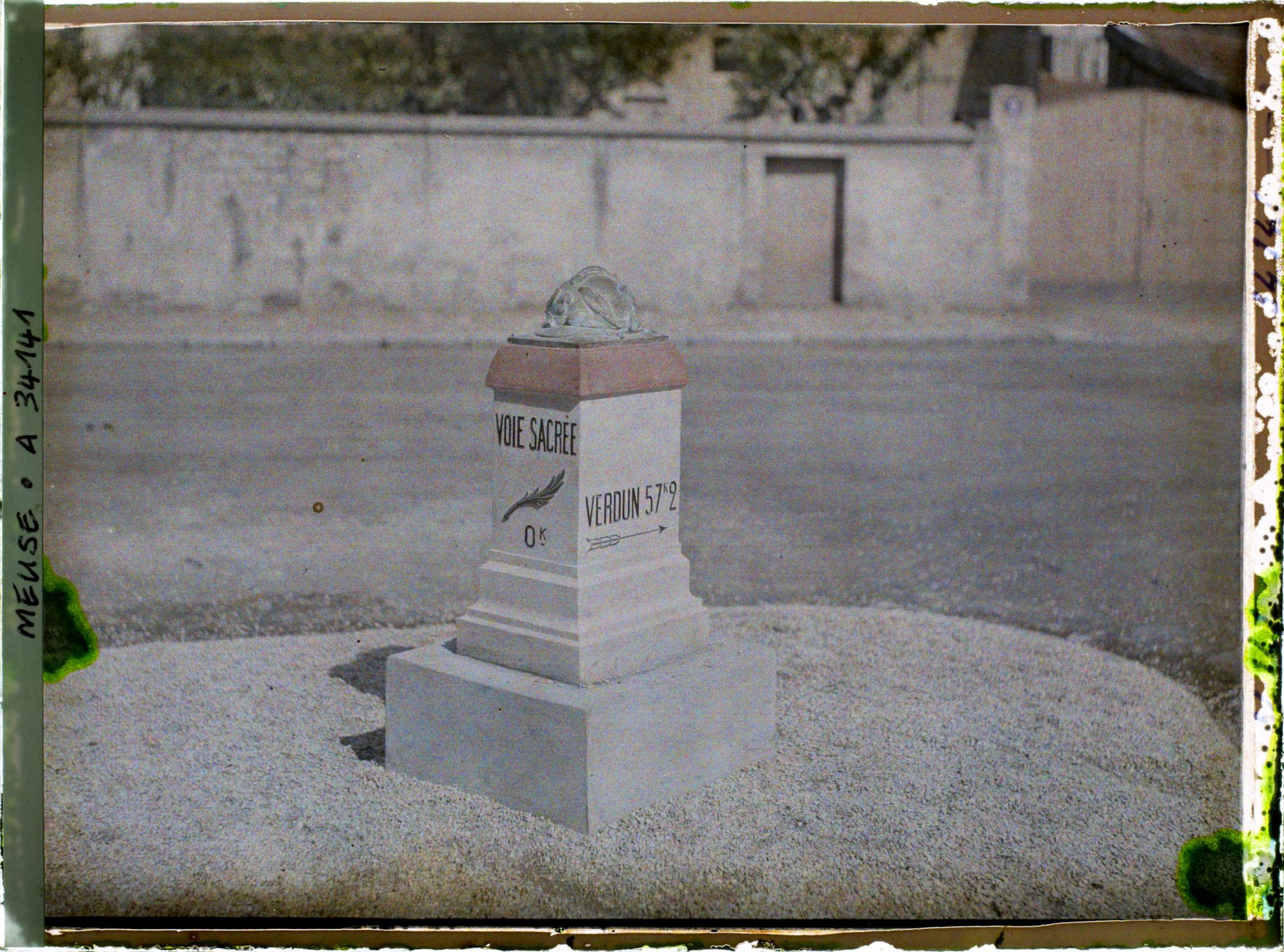 Image représentant France, Bar-le-Duc, La 1ère borne et la Voie Sacrée