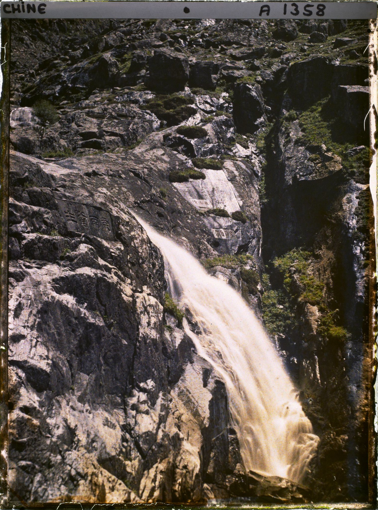 Image représentant Au niveau du Yunbuqiao (" pont du Pas dans les Nuées ")