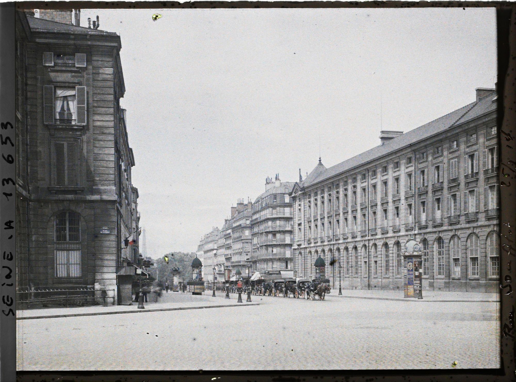 Image représentant La rue Soufflot vue de la place du Panthéon