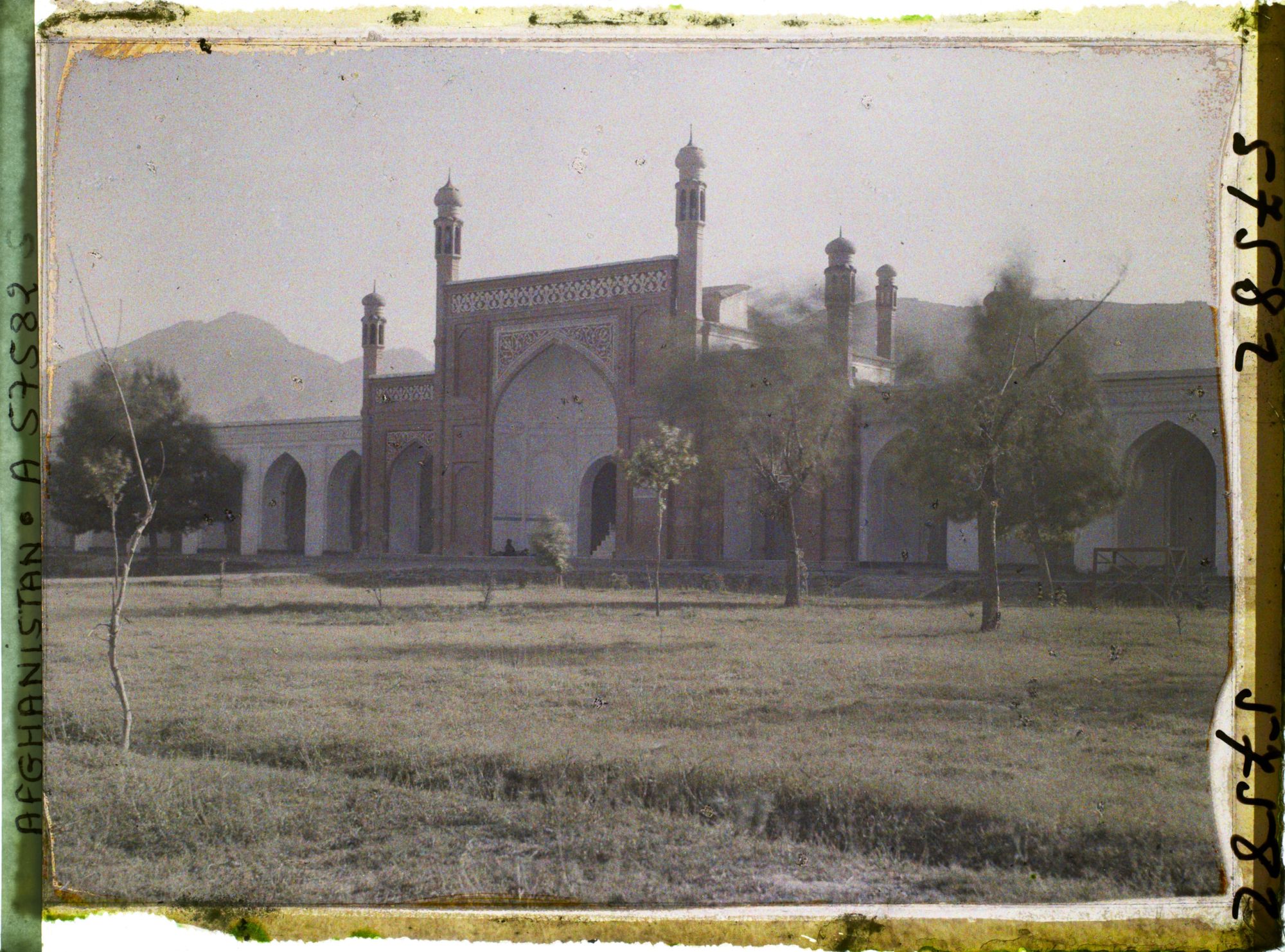 Image représentant Entrée de la Masjid (mosquée) Id-Gah