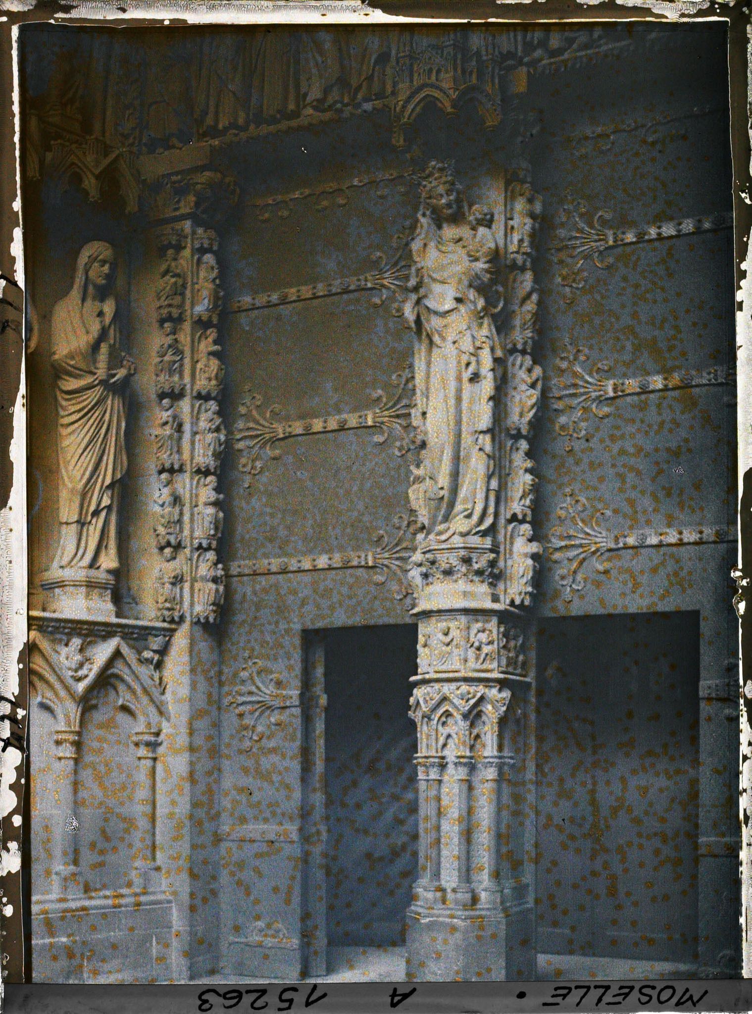 Image représentant Détail du portail de la Vierge de la cathédrale Saint-Etienne