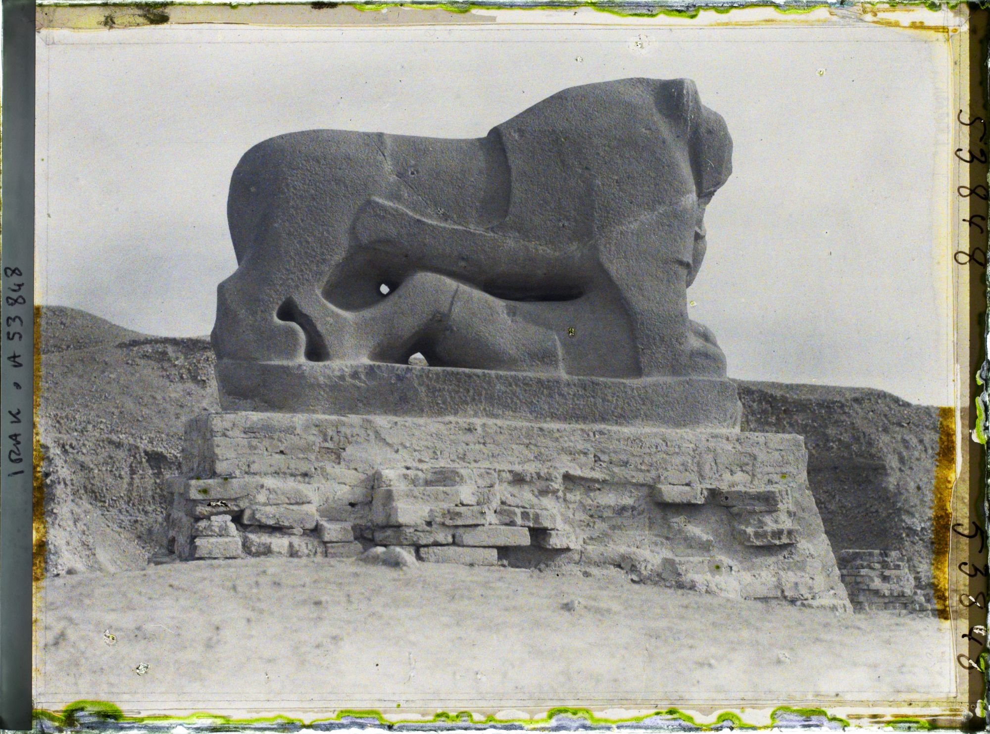Image représentant Le lion dévorant un homme terrassé