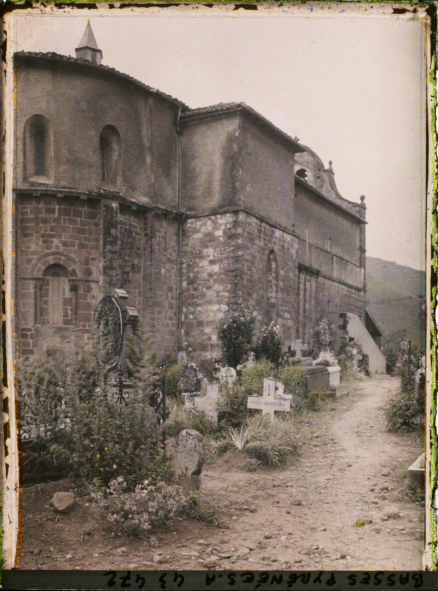 Image représentant France, Bidarray, L'Abside de l'Eglise et le Cimetière