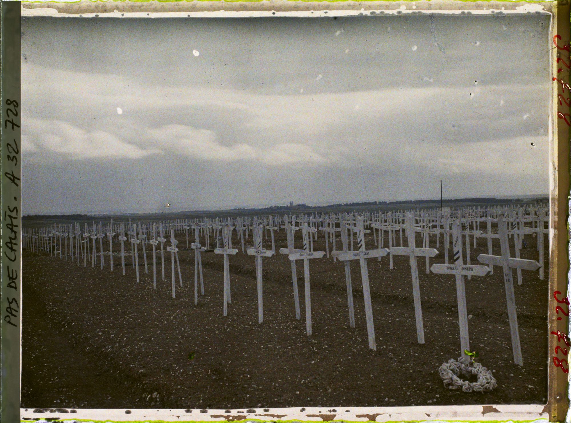 Image représentant France, Ablain St Nazaire, Autre aspect du Cimetiere, au fond le mt St Eloi