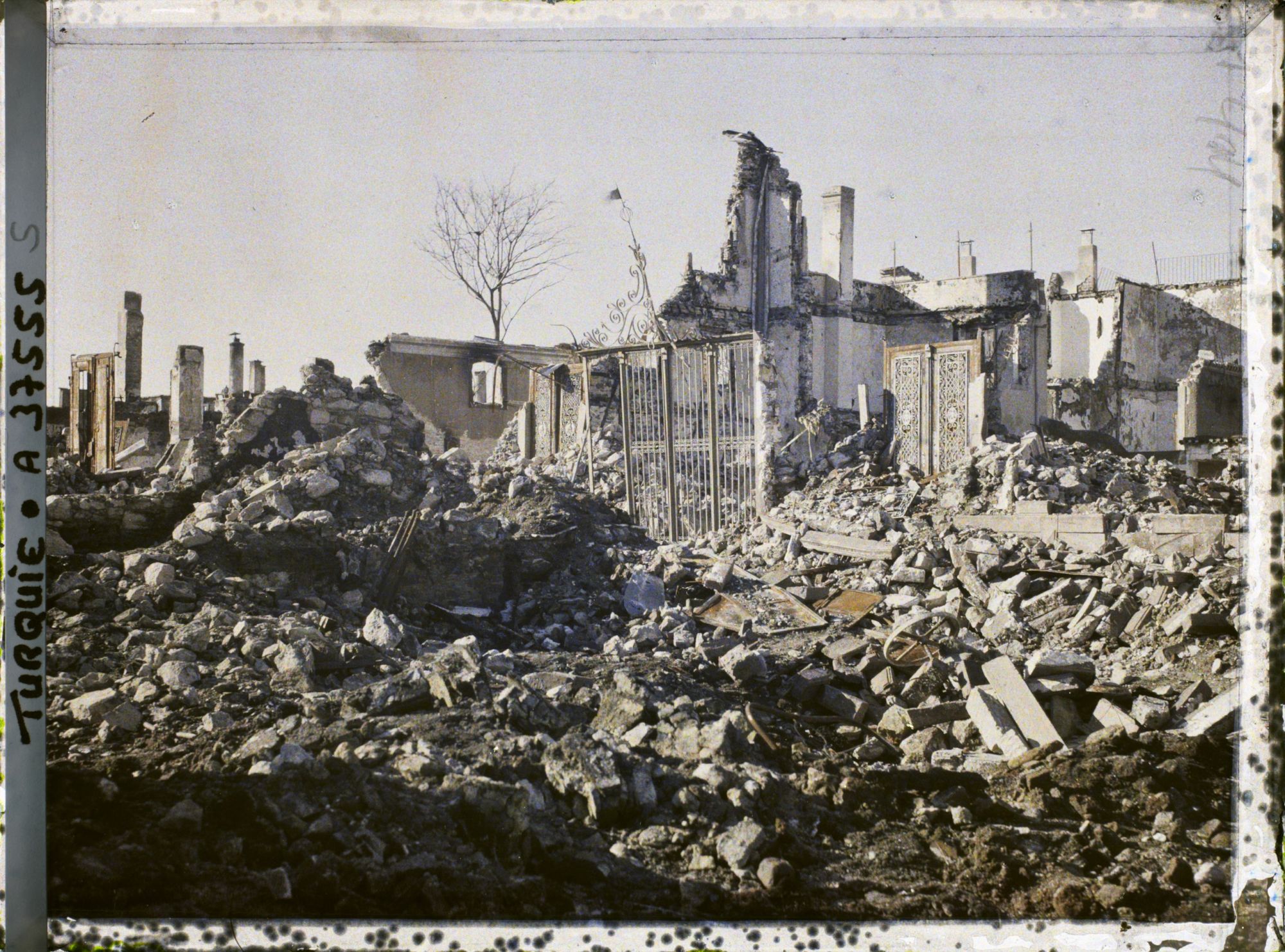 Image représentant Décombres dans le quartier arménien
